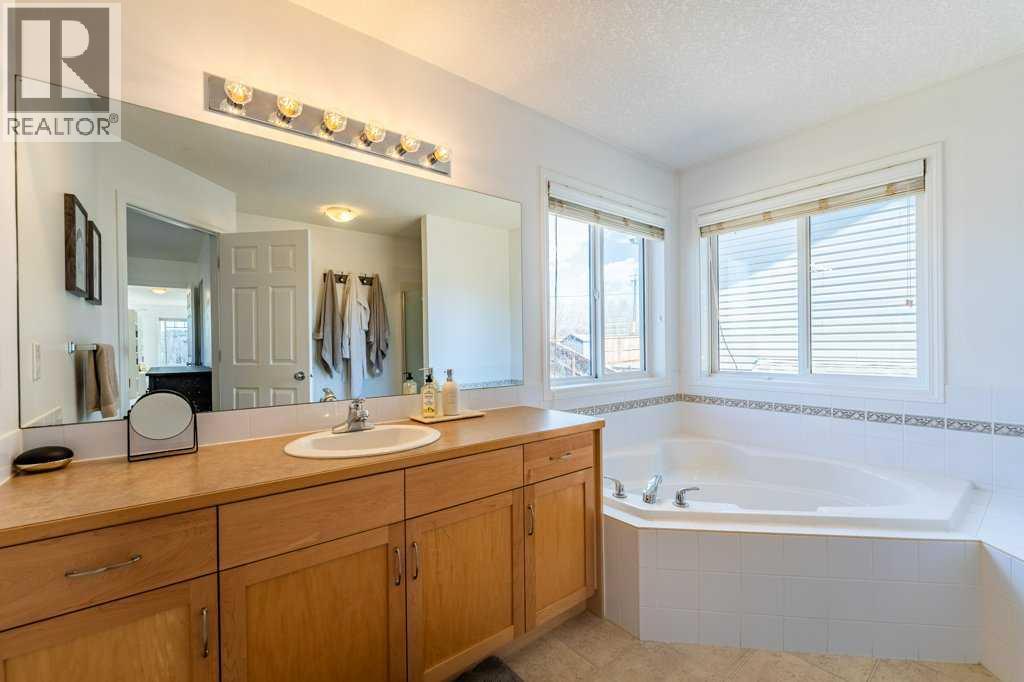 322 Rockyspring Circle NW, Calgary, Alberta  T3G 6A2 - Photo 36 - A2301357