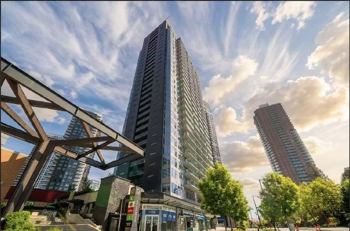 1905 13655 FRASER HIGHWAY, Surrey, British Columbia