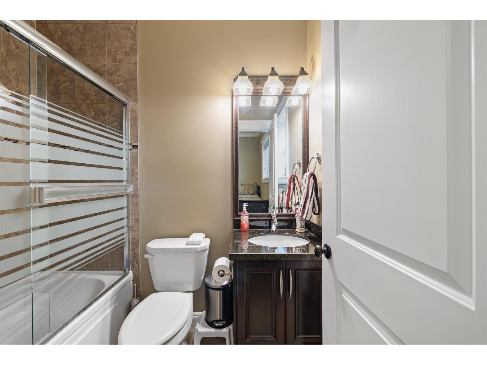 16466 87a Avenue, Surrey, British Columbia  V4N 1E7 - Photo 14 - R3119997