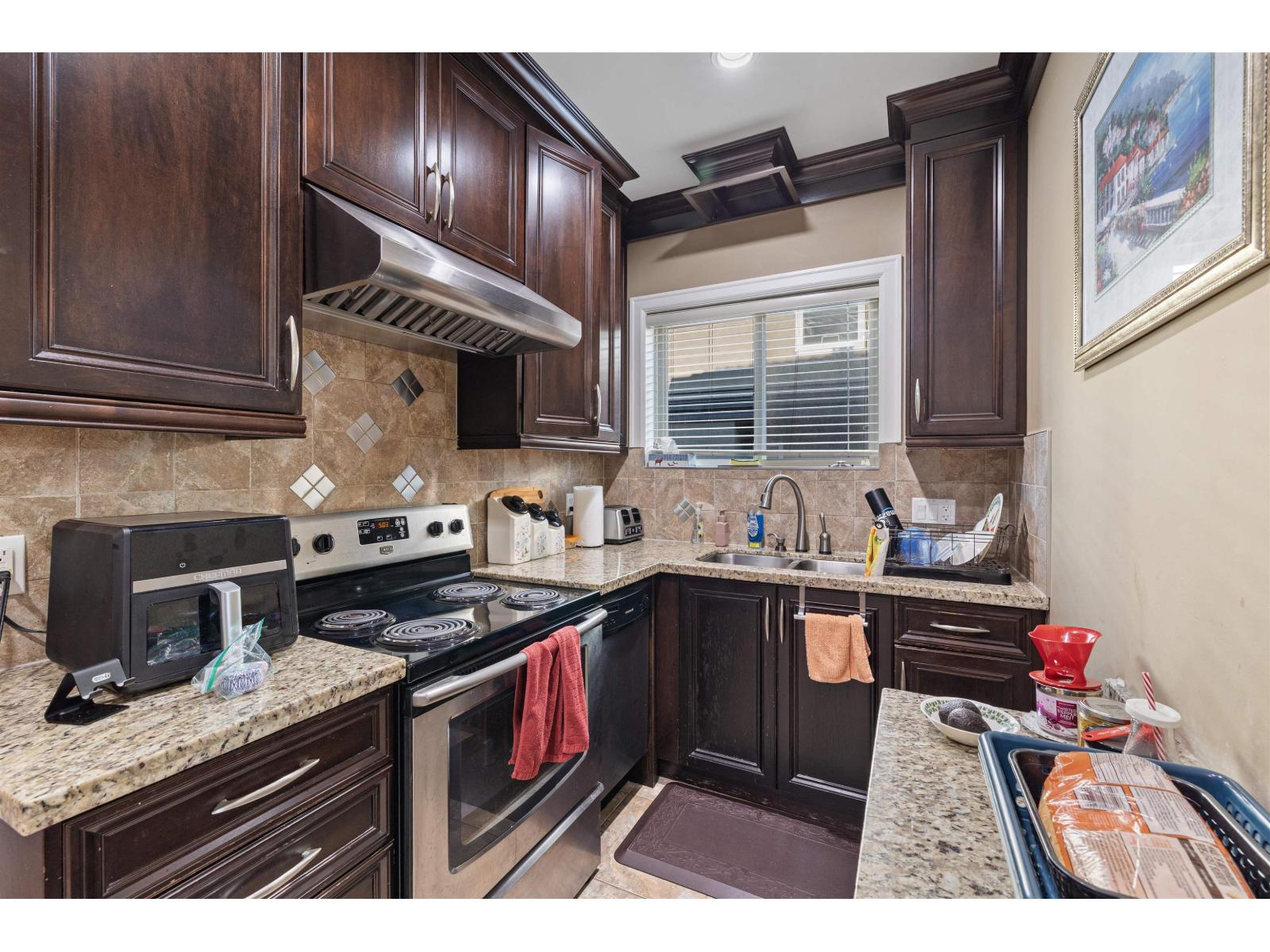 16466 87a Avenue, Surrey, British Columbia  V4N 1E7 - Photo 5 - R3119997