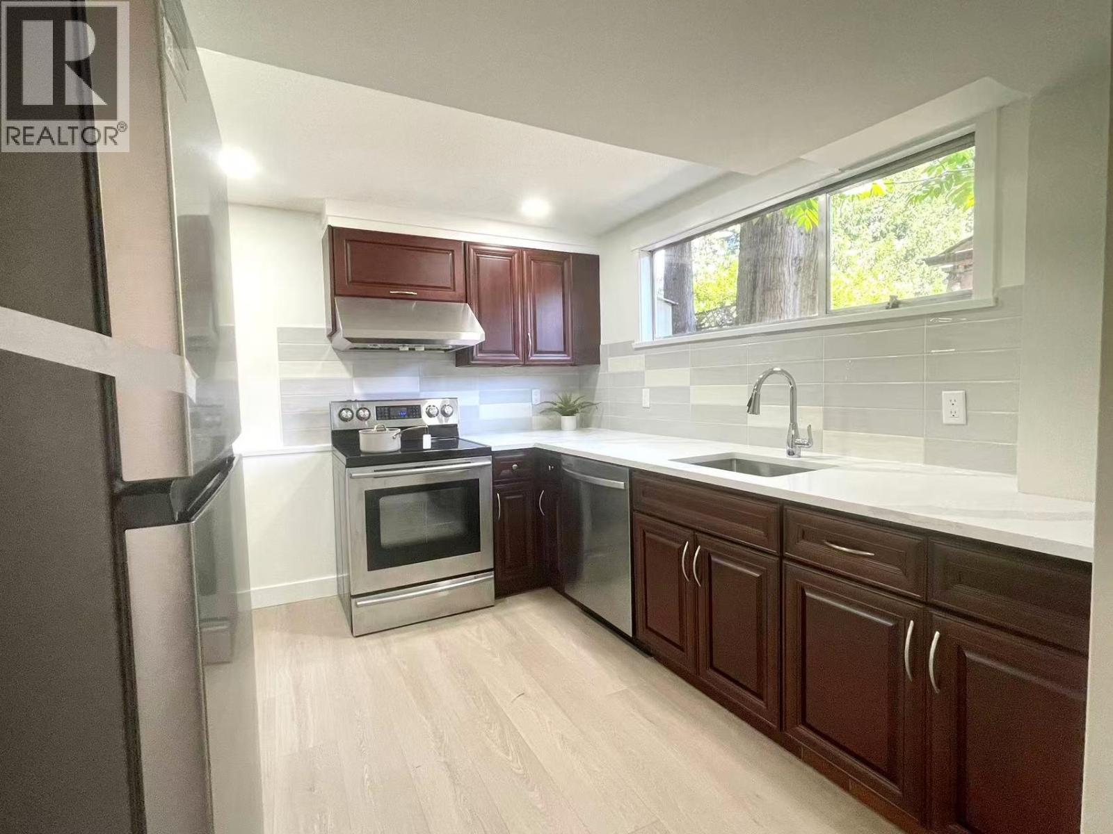 2155 Rindall Avenue, Port Coquitlam, British Columbia  V3C 1T9 - Photo 15 - R3119659