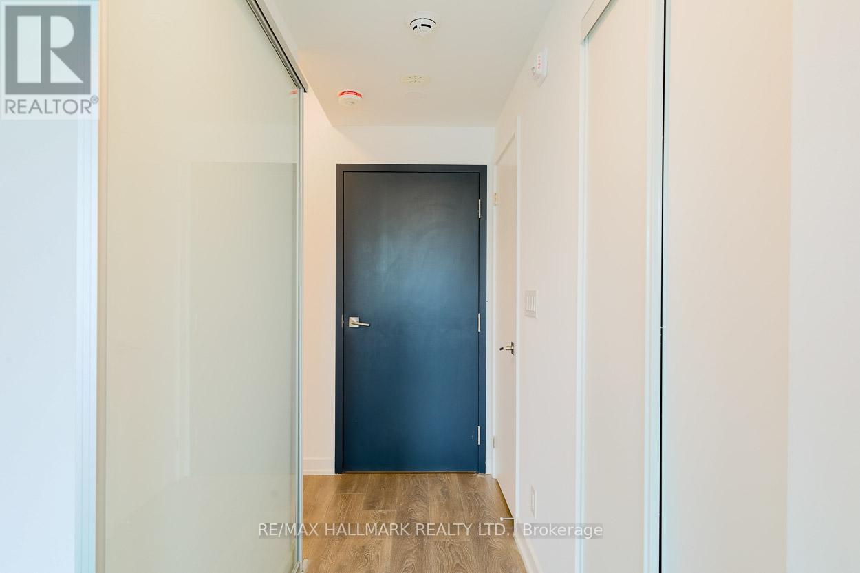 5 - 1475 O'connor Drive, Toronto, Ontario  M4B 2V5 - Photo 4 - E13087520