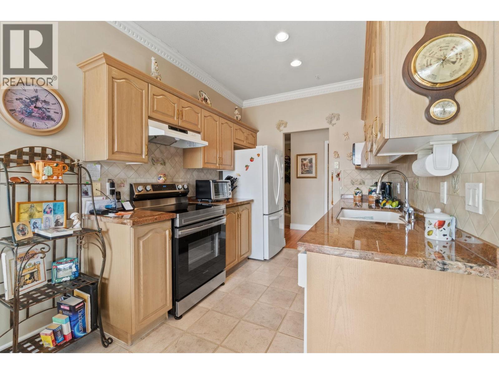 302 3176 Plateau Boulevard, Coquitlam, British Columbia  V3E 3J2 - Photo 13 - R3119959