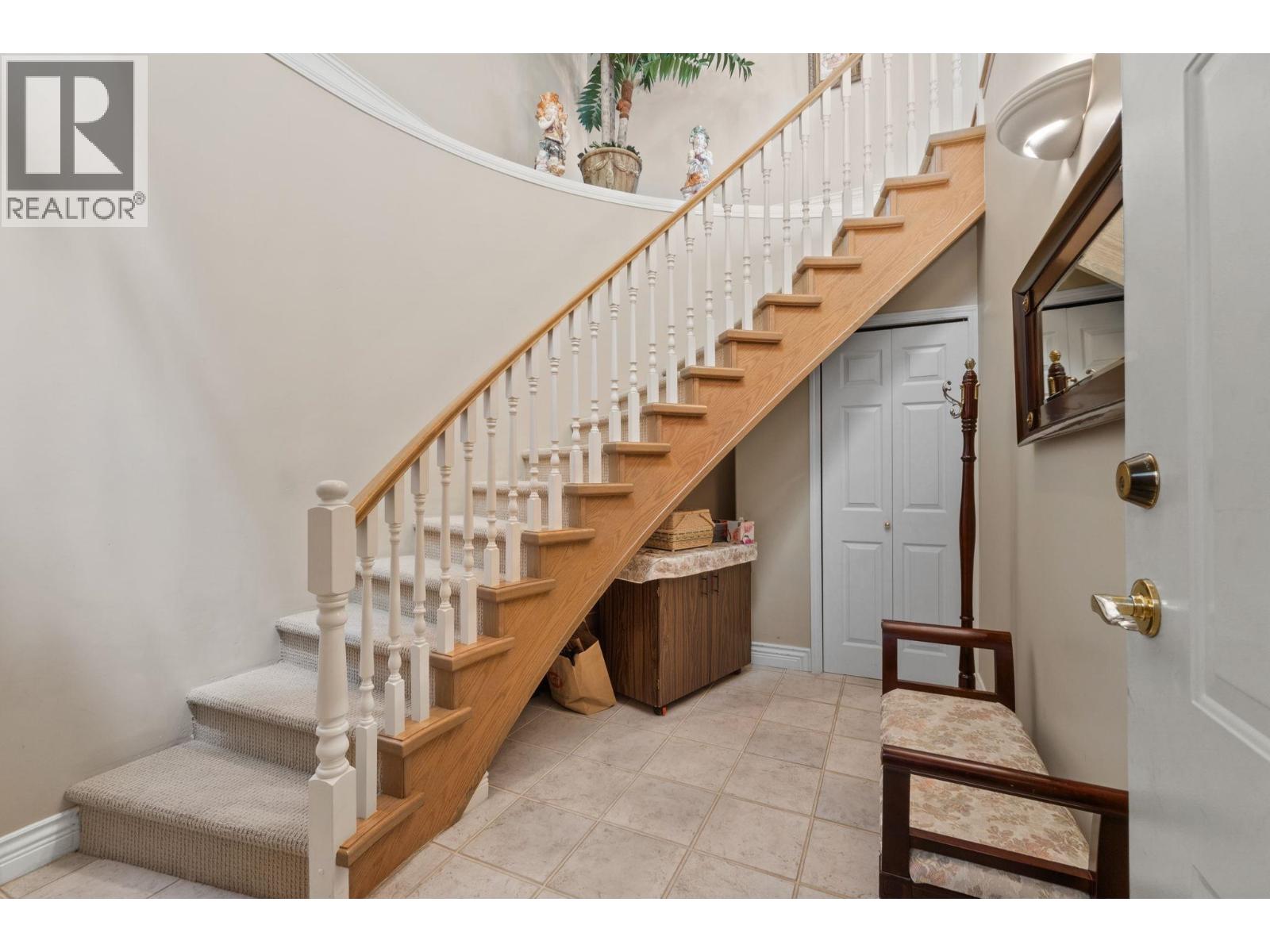 302 3176 Plateau Boulevard, Coquitlam, British Columbia  V3E 3J2 - Photo 3 - R3119959