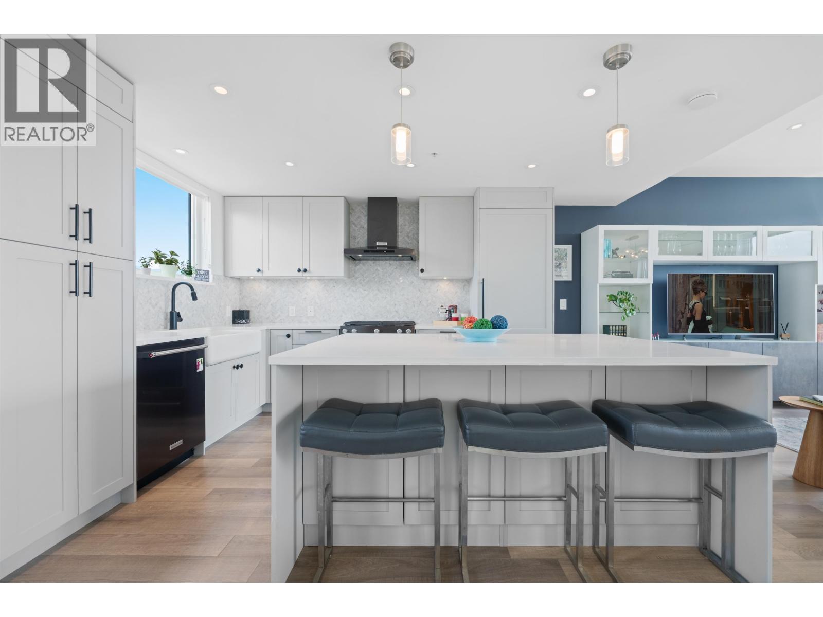 402 505 E 2nd Street, North Vancouver, British Columbia  V7L 1E1 - Photo 4 - R3119974