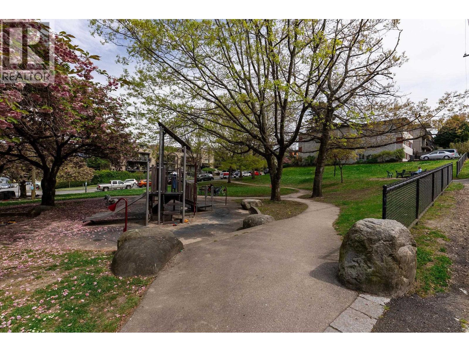 832 Salsbury Drive, Vancouver, British Columbia  V5L 4A2 - Photo 3 - R3119971