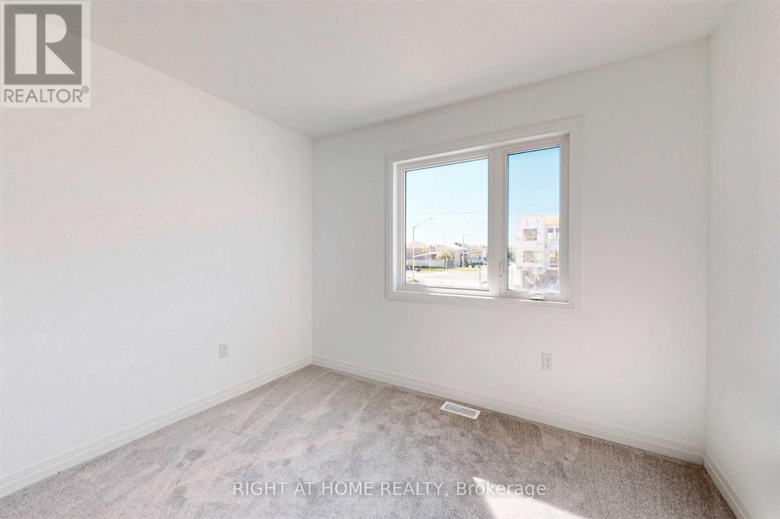 94 Fairlane Avenue, Barrie (Painswick South), Ontario  L9J 0M5 - Photo 13 - S13087536
