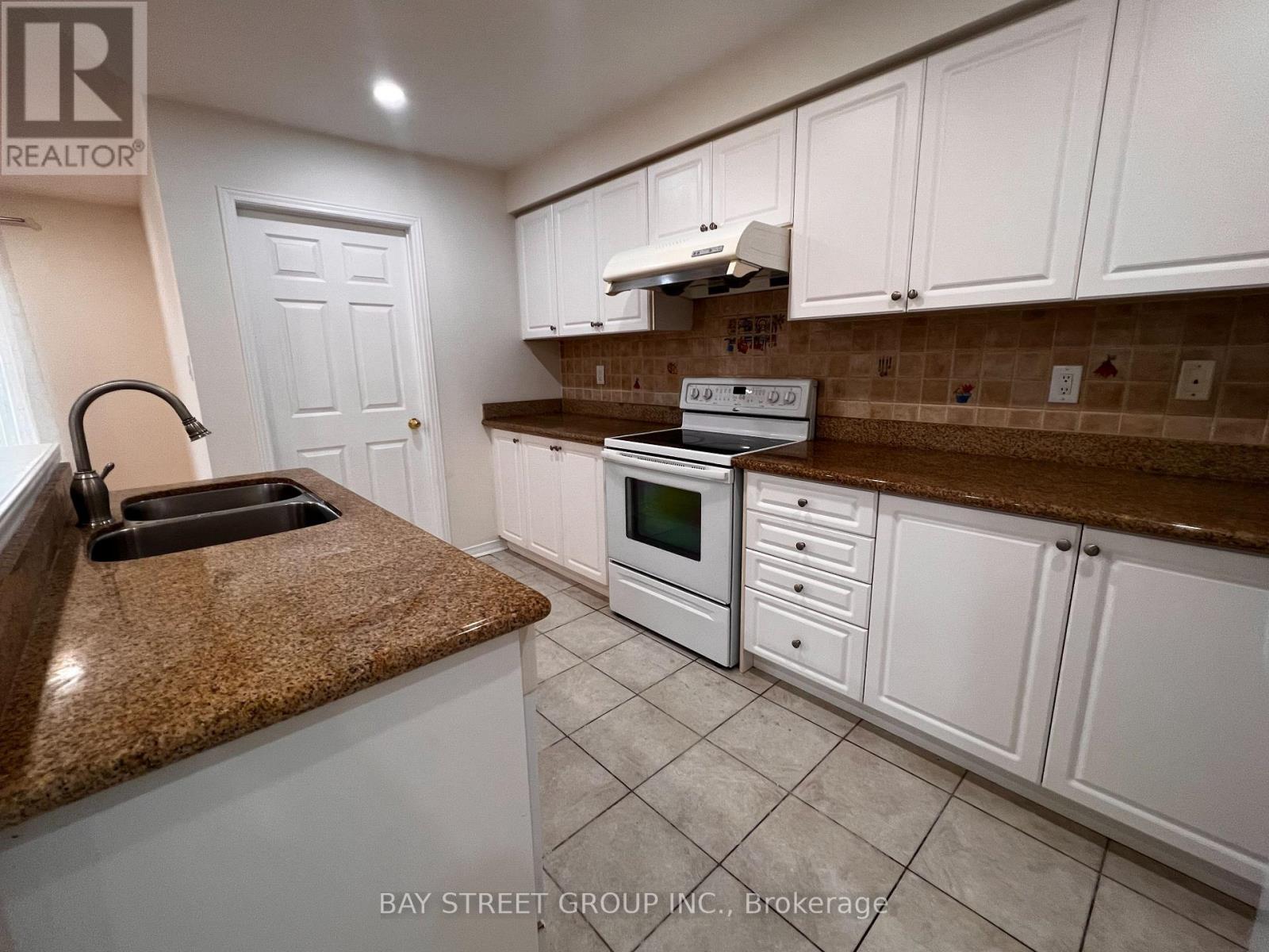 85 Selkirk Drive, Richmond Hill, Ontario  L4B 4S4 - Photo 10 - N13087292