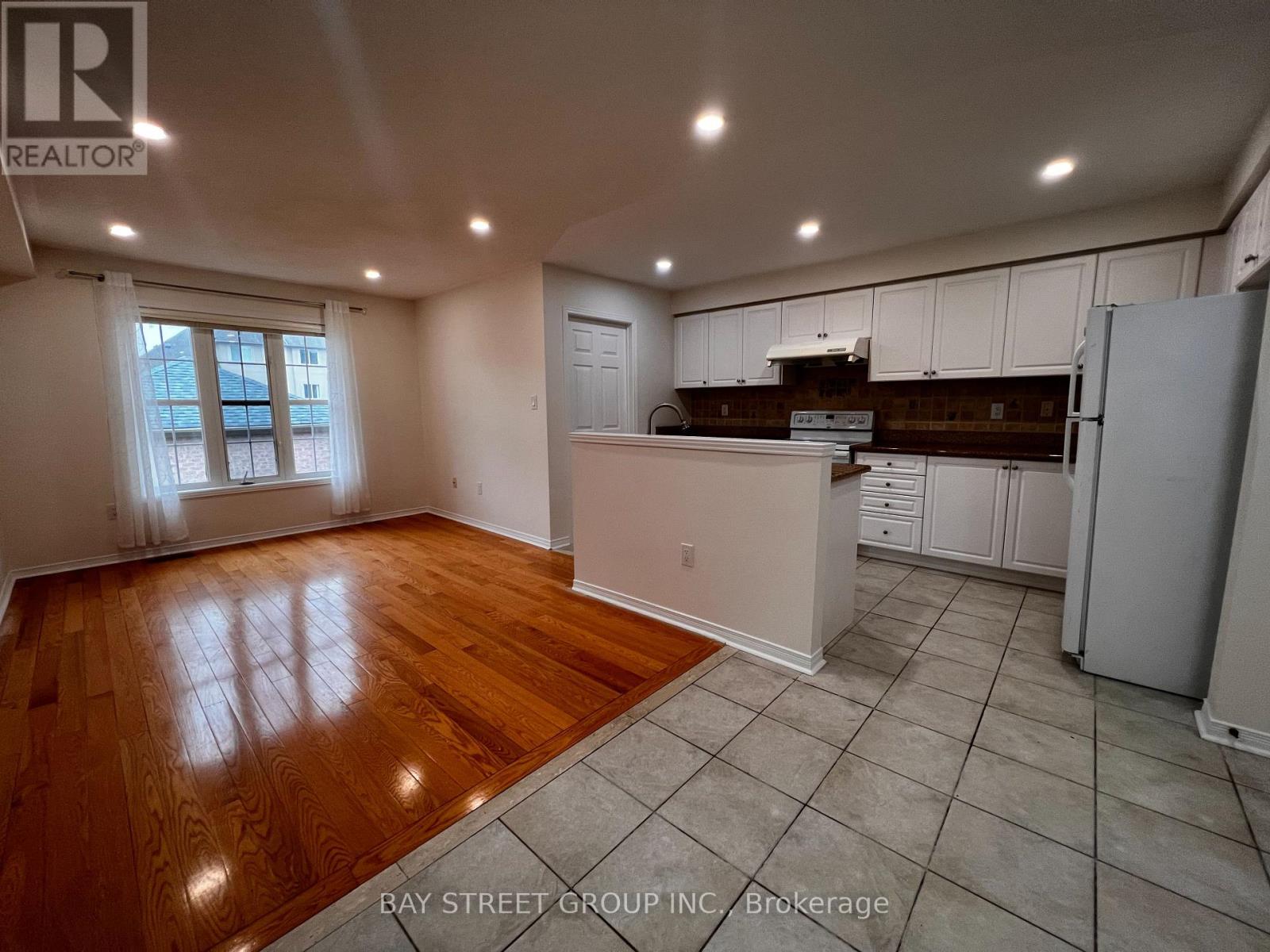 85 Selkirk Drive, Richmond Hill, Ontario  L4B 4S4 - Photo 6 - N13087292