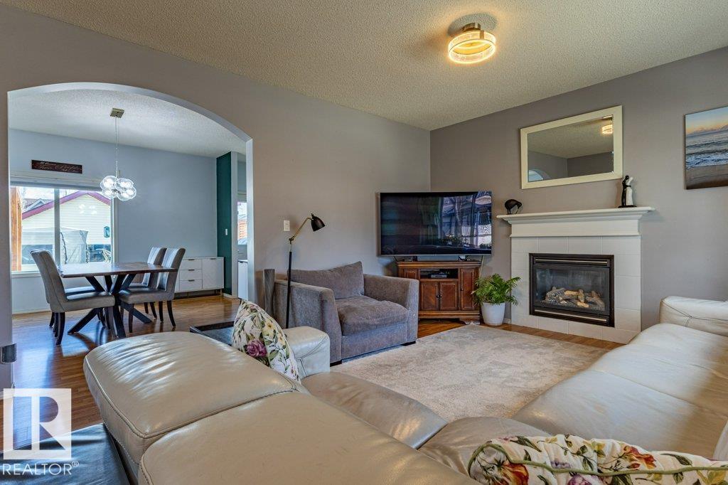 1676 Tomlinson Cm Nw, Edmonton, Alberta  T6R 3J3 - Photo 8 - E4485871