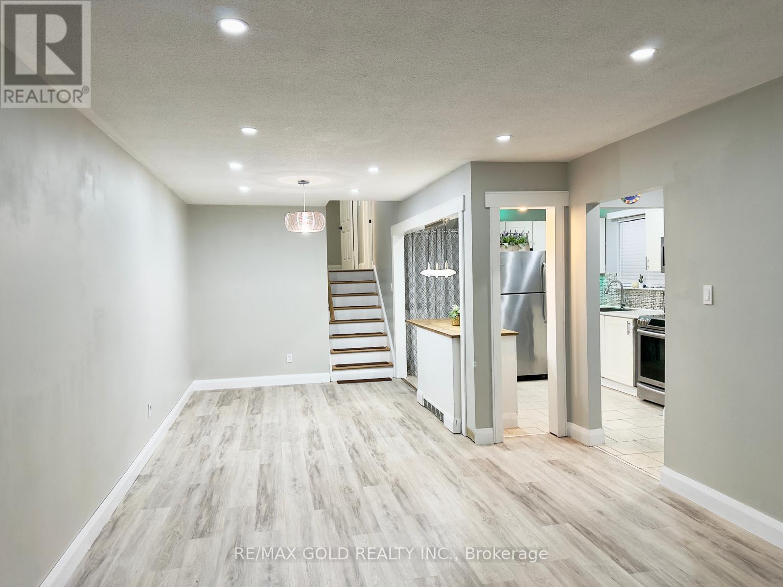 156 Mooregate Crescent, Kitchener, Ontario  N2M 2G1 - Photo 12 - X13060032