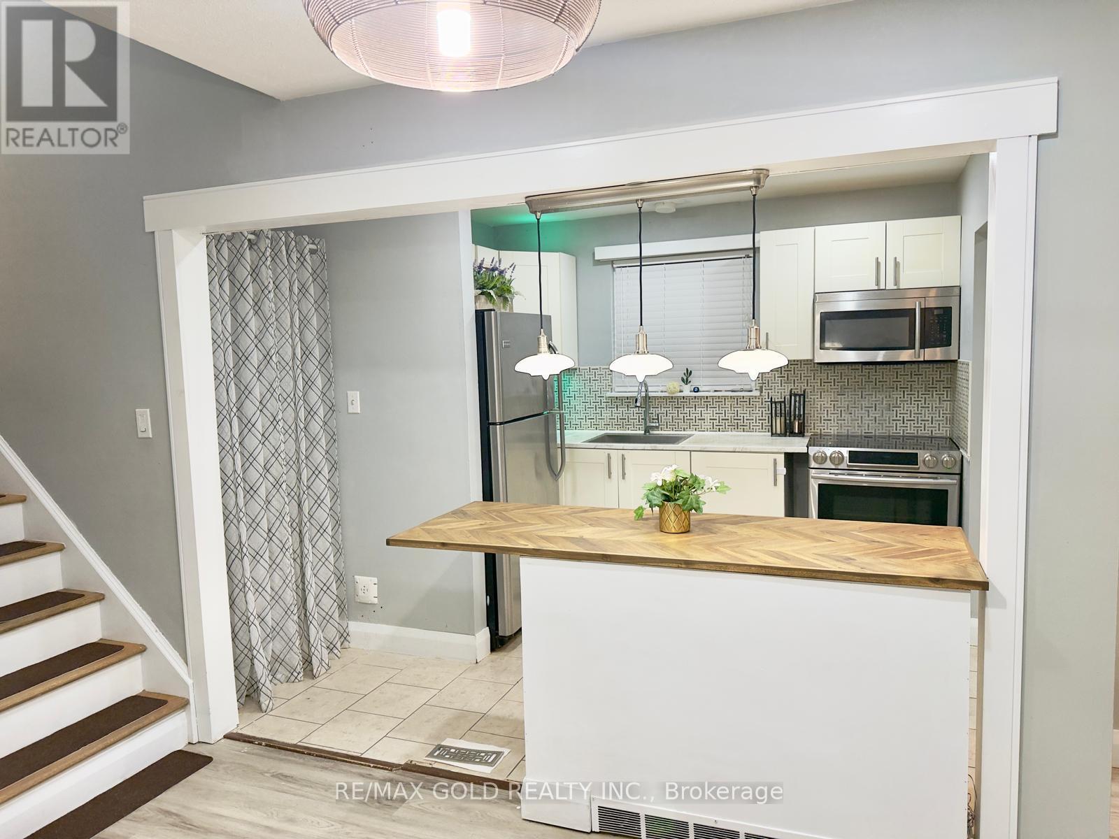 156 Mooregate Crescent, Kitchener, Ontario  N2M 2G1 - Photo 4 - X13060032