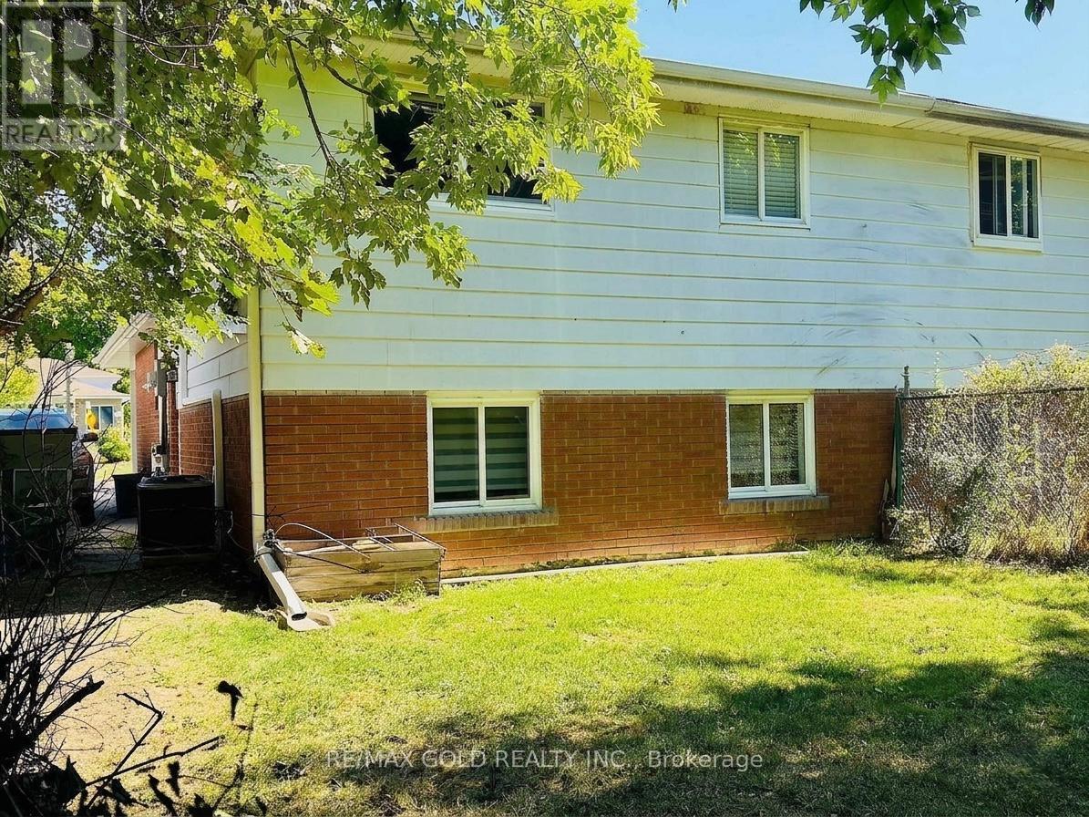156 Mooregate Crescent, Kitchener, Ontario  N2M 2G1 - Photo 44 - X13060032