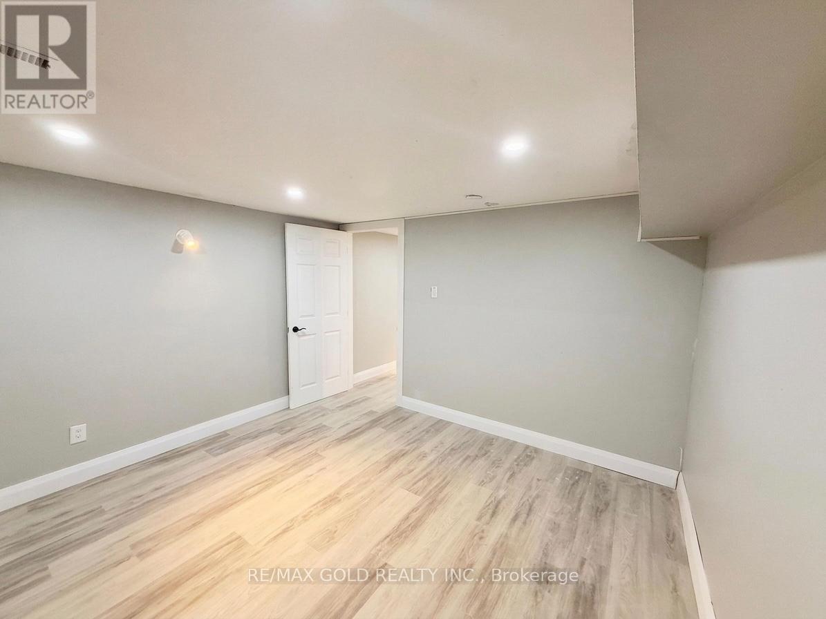 156 Mooregate Crescent, Kitchener, Ontario  N2M 2G1 - Photo 40 - X13060032