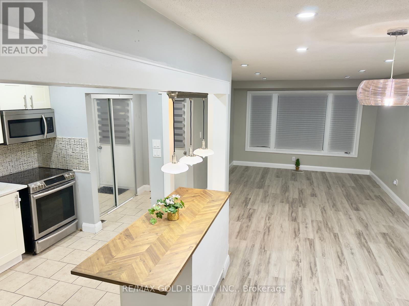 156 Mooregate Crescent, Kitchener, Ontario  N2M 2G1 - Photo 5 - X13060032