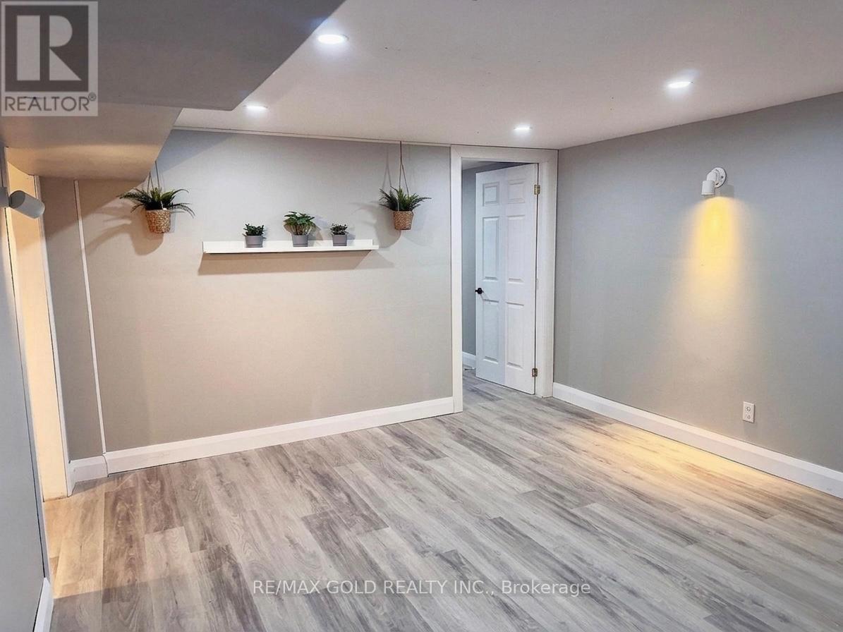 156 Mooregate Crescent, Kitchener, Ontario  N2M 2G1 - Photo 31 - X13060032