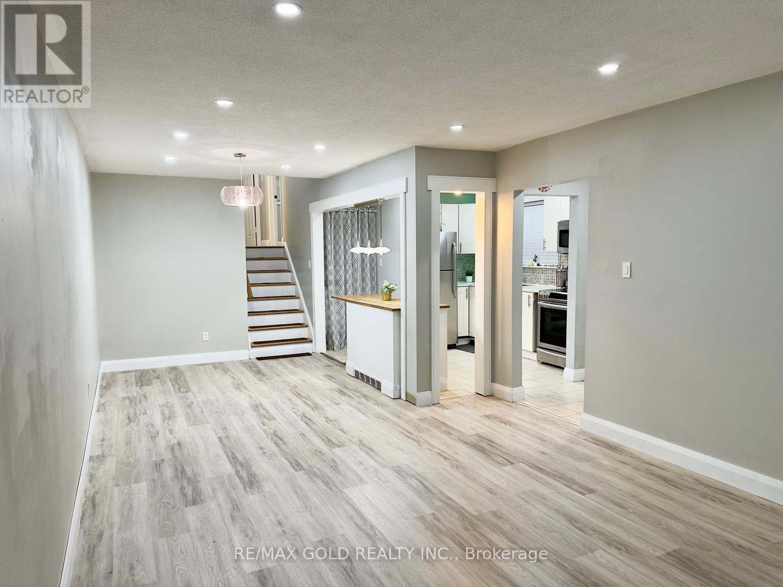 Upper - 156 Mooregate Crescent, Kitchener, Ontario  N2M 2G1 - Photo 10 - X13060054