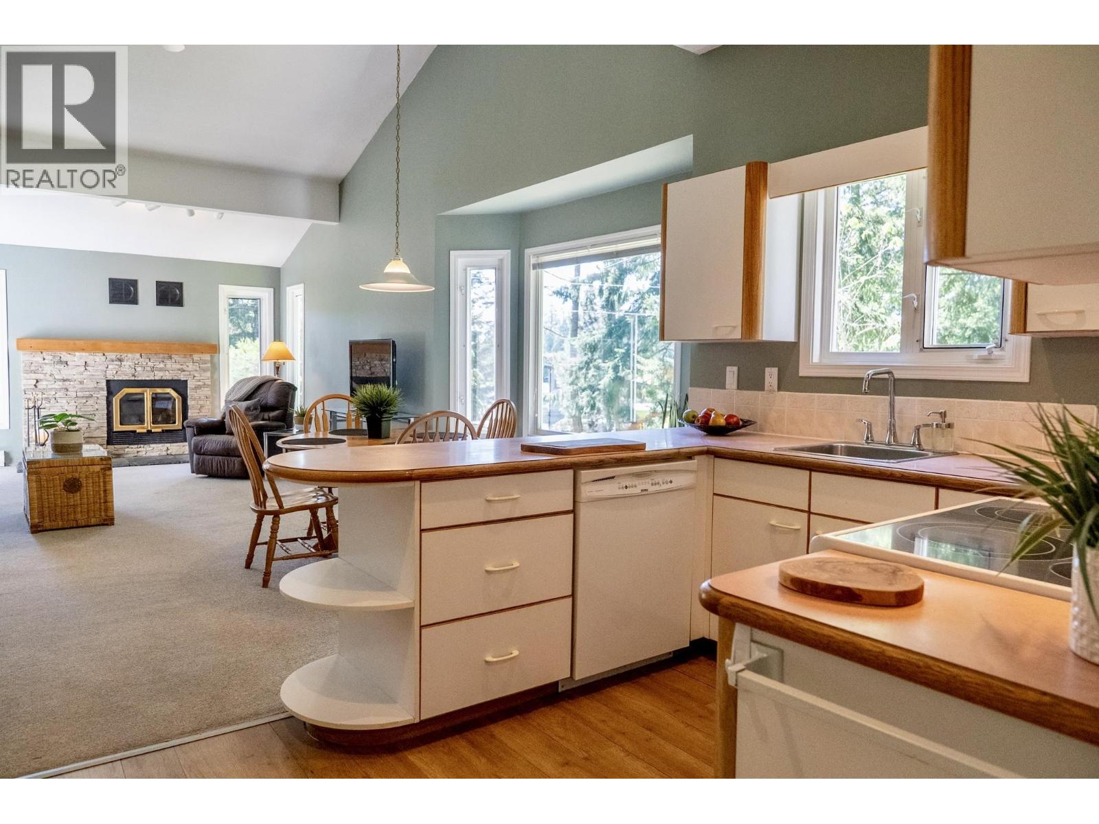 37267 Schooner Way, Pender Island, British Columbia  V0N 2M2 - Photo 16 - R3119823