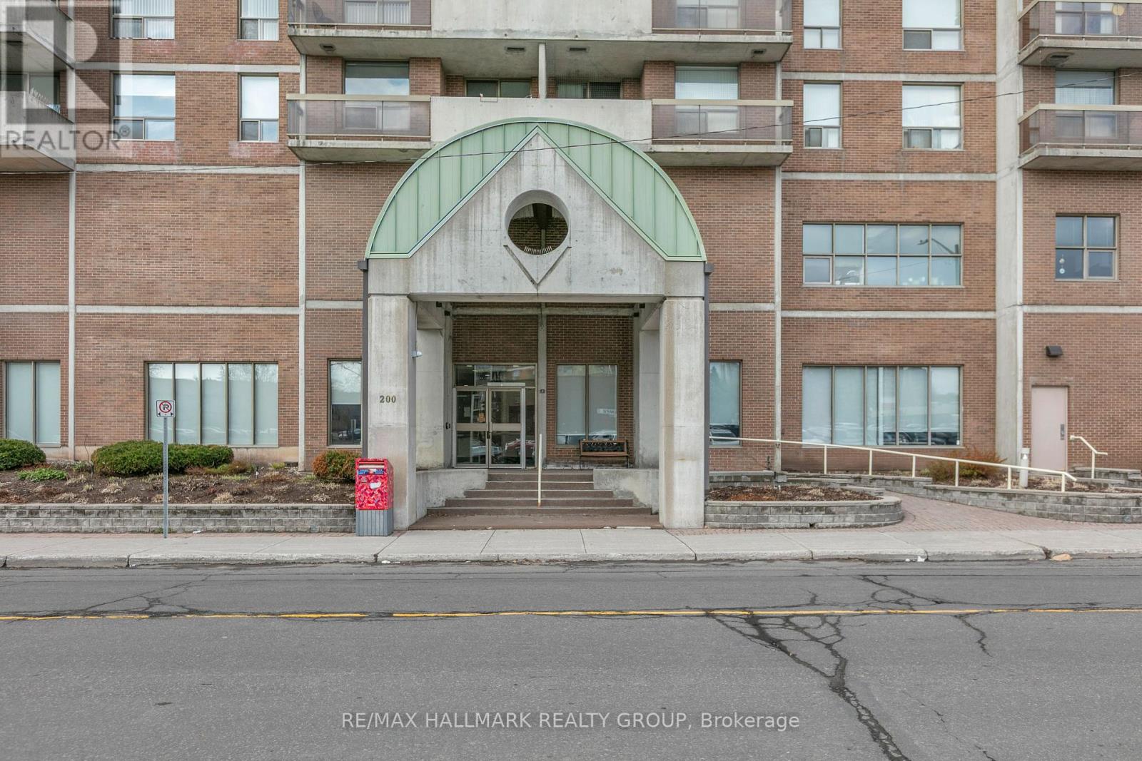 401 - 200 Lafontaine Avenue E, Ottawa, Ontario  K1L 8K8 - Photo 2 - X13087572