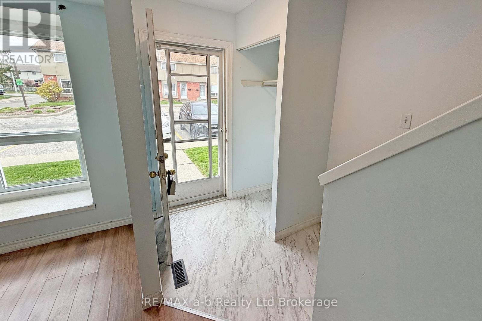 4 - 394 Springbank Avenue N, Woodstock (Woodstock - North), Ontario  N4T 1L1 - Photo 4 - X13087622