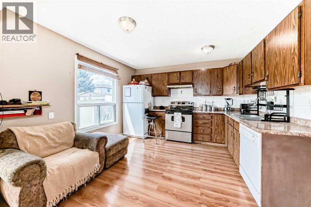 4821 60 Street NE, Calgary, Alberta  T1Y 5B8 - Photo 9 - A2308177