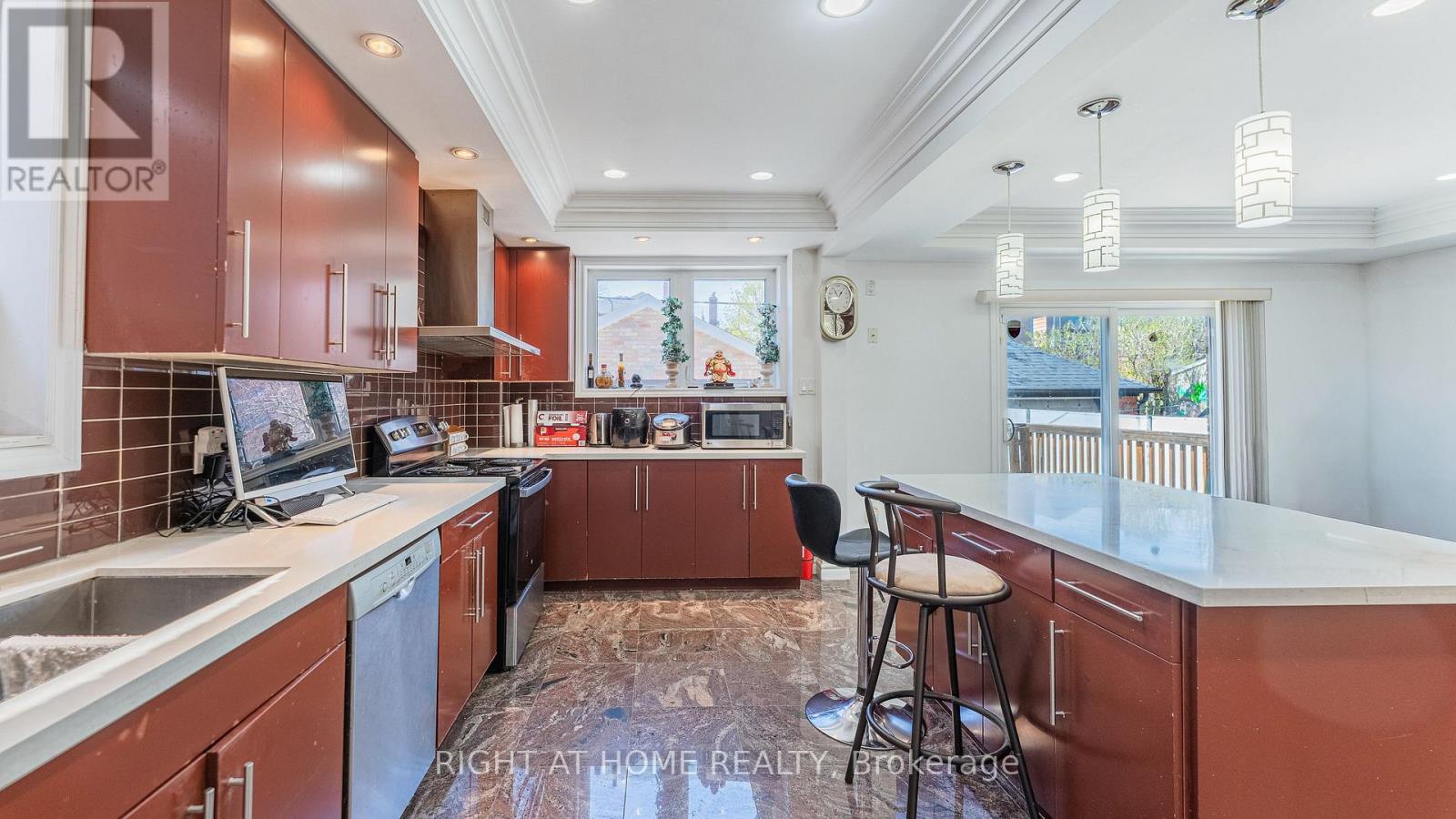 18 Rusholme Road, Toronto, Ontario  M6J 3H4 - Photo 13 - C13053078