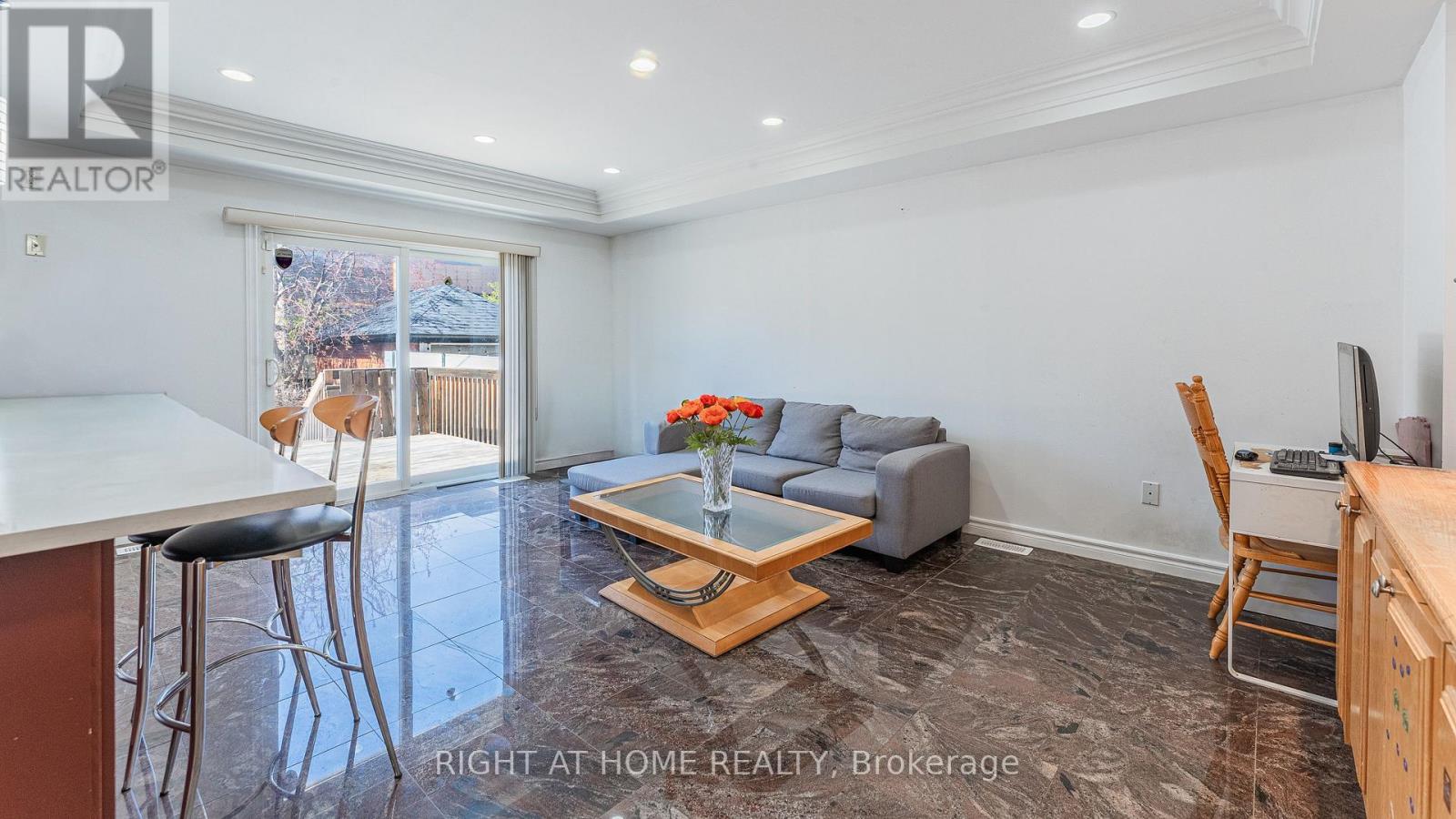 18 Rusholme Road, Toronto, Ontario  M6J 3H4 - Photo 7 - C13053078