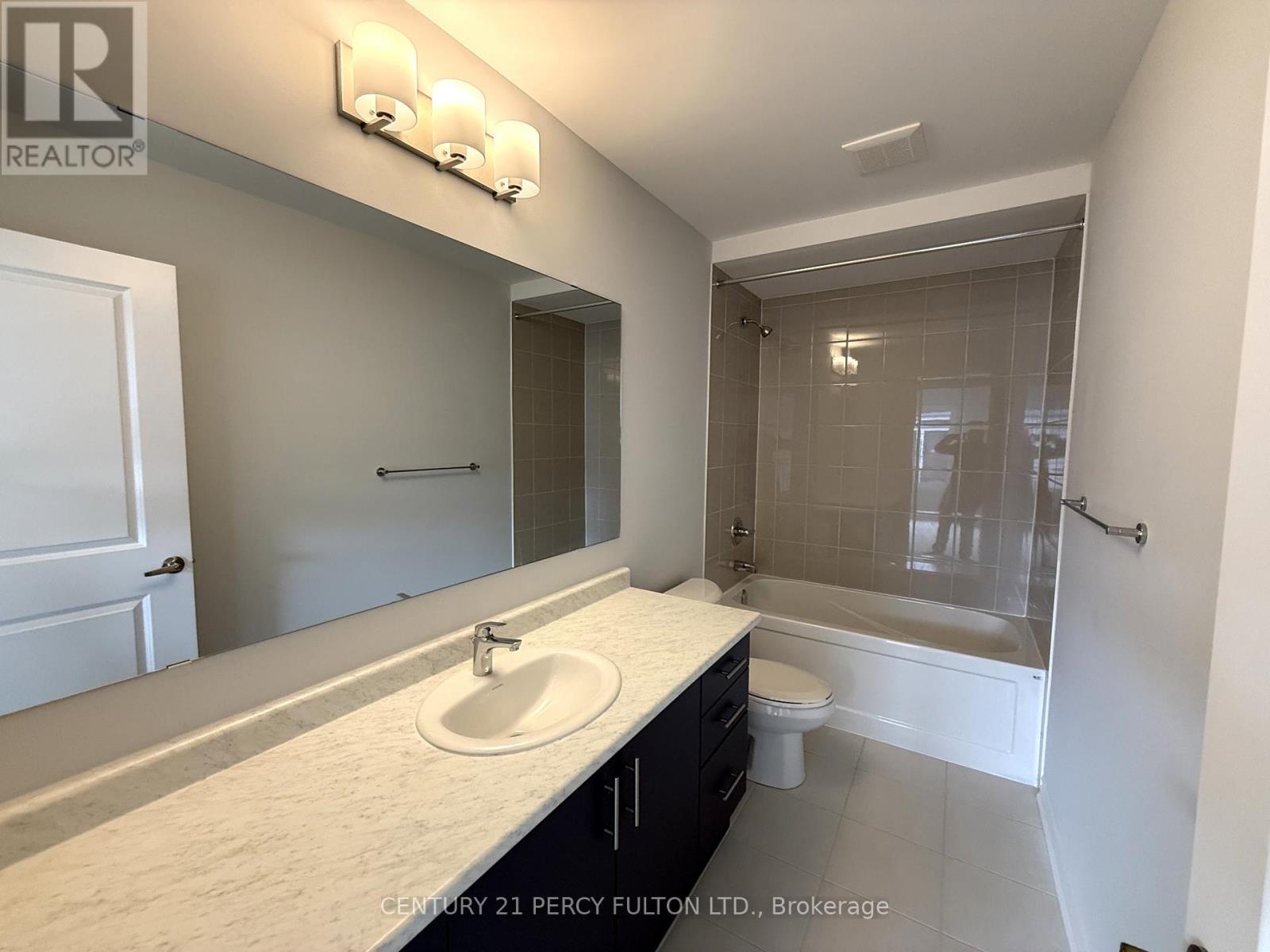 1060 Honeycomb Path, Oshawa, Ontario  L1H 8L7 - Photo 11 - E13086078