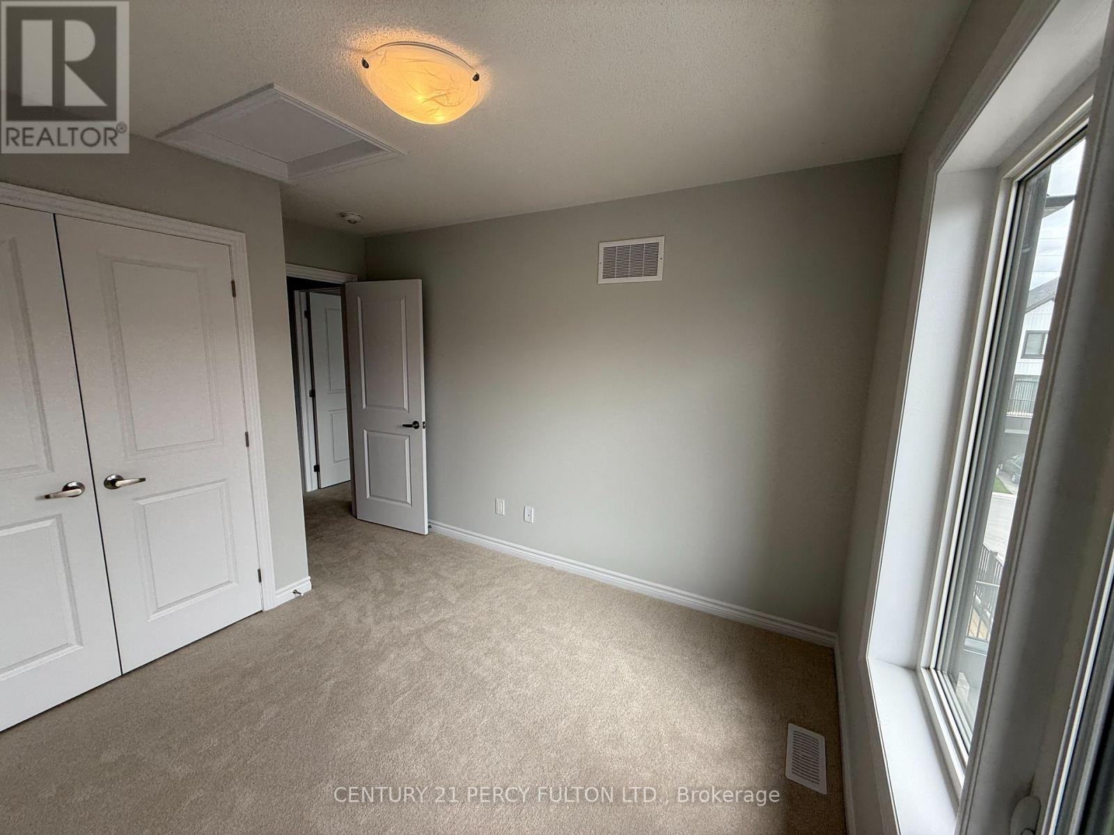 1060 Honeycomb Path, Oshawa, Ontario  L1H 8L7 - Photo 10 - E13086078