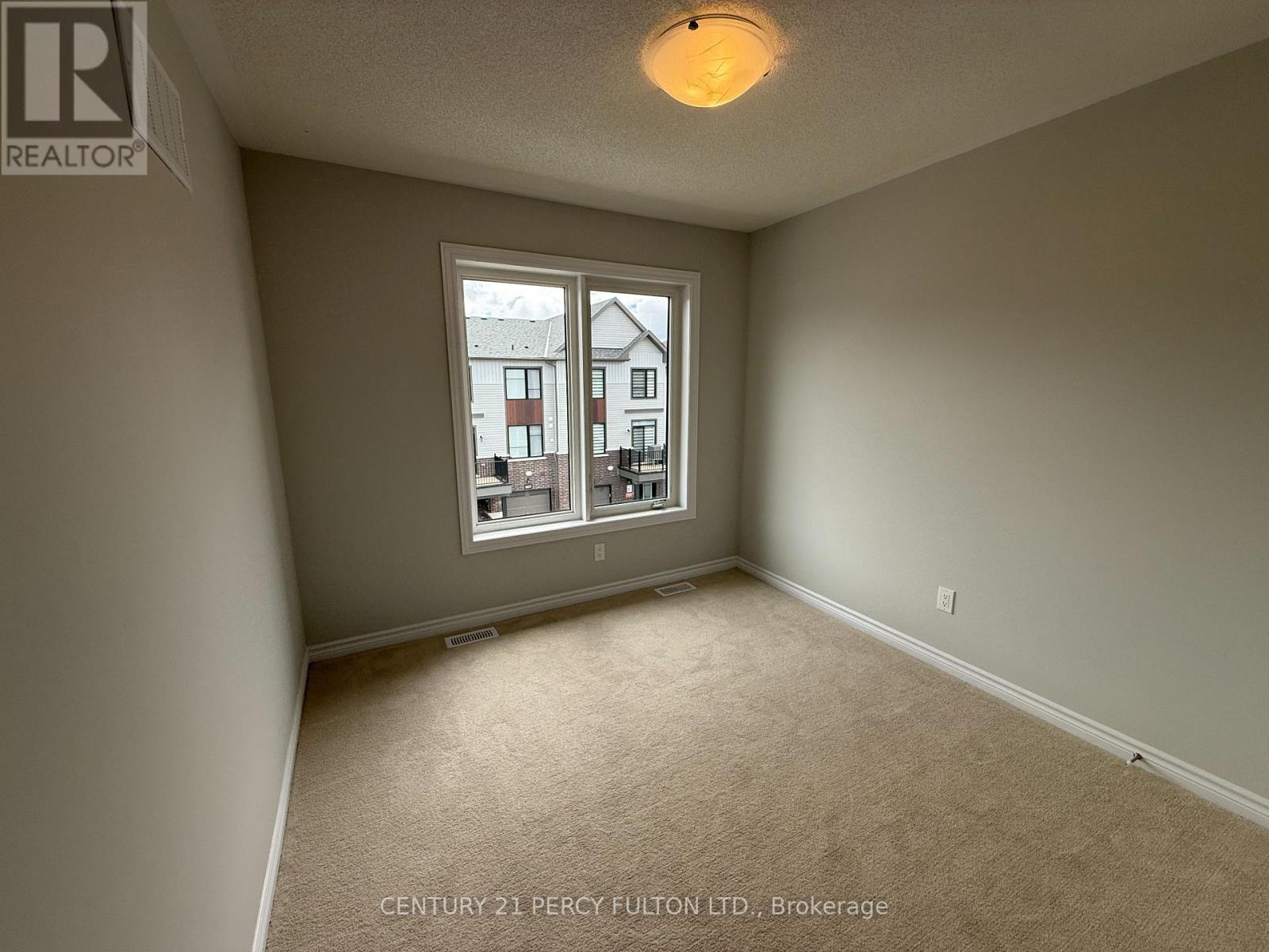 1060 Honeycomb Path, Oshawa, Ontario  L1H 8L7 - Photo 8 - E13086078