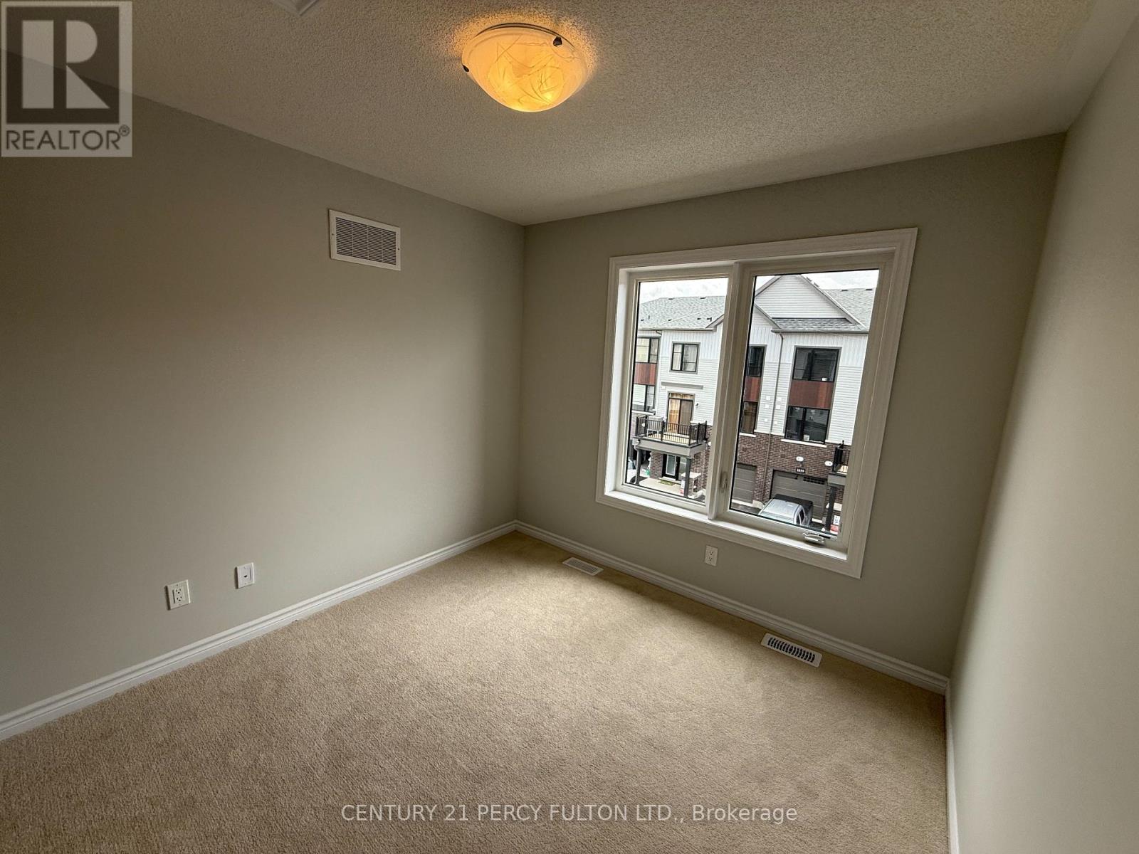 1060 Honeycomb Path, Oshawa, Ontario  L1H 8L7 - Photo 9 - E13086078