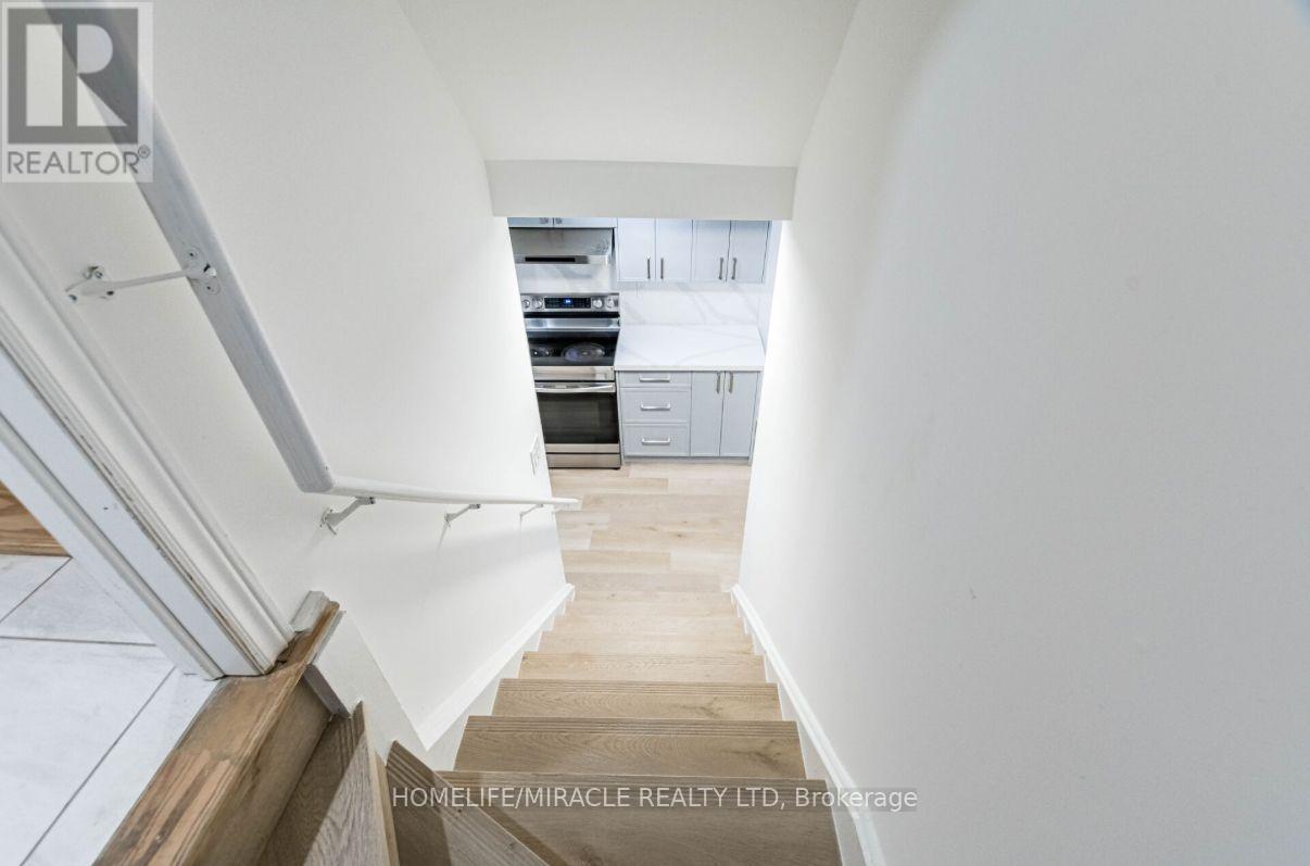 7 Bushwood Trail, Brampton (Northwest Brampton), Ontario  L7A 5J7 - Photo 3 - W13087562