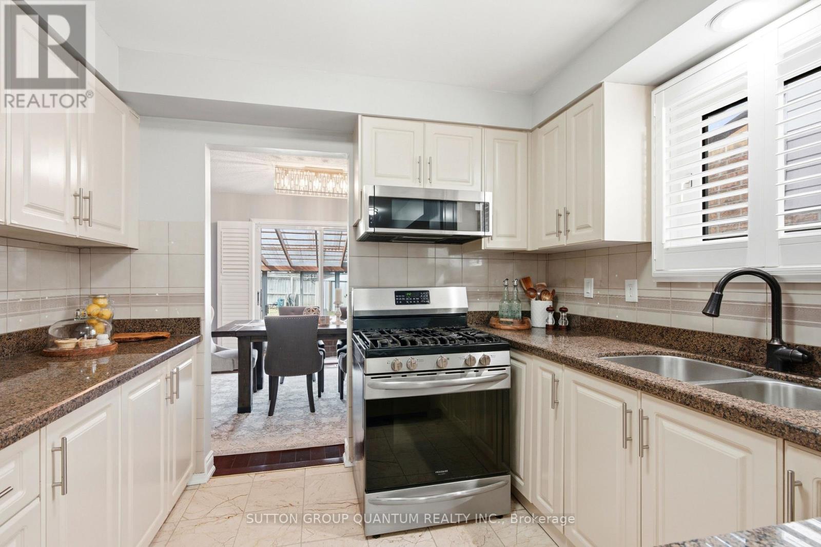 3403 Chartrand Crescent, Mississauga (Erin Mills), Ontario  L5L 4C6 - Photo 10 - W13087594