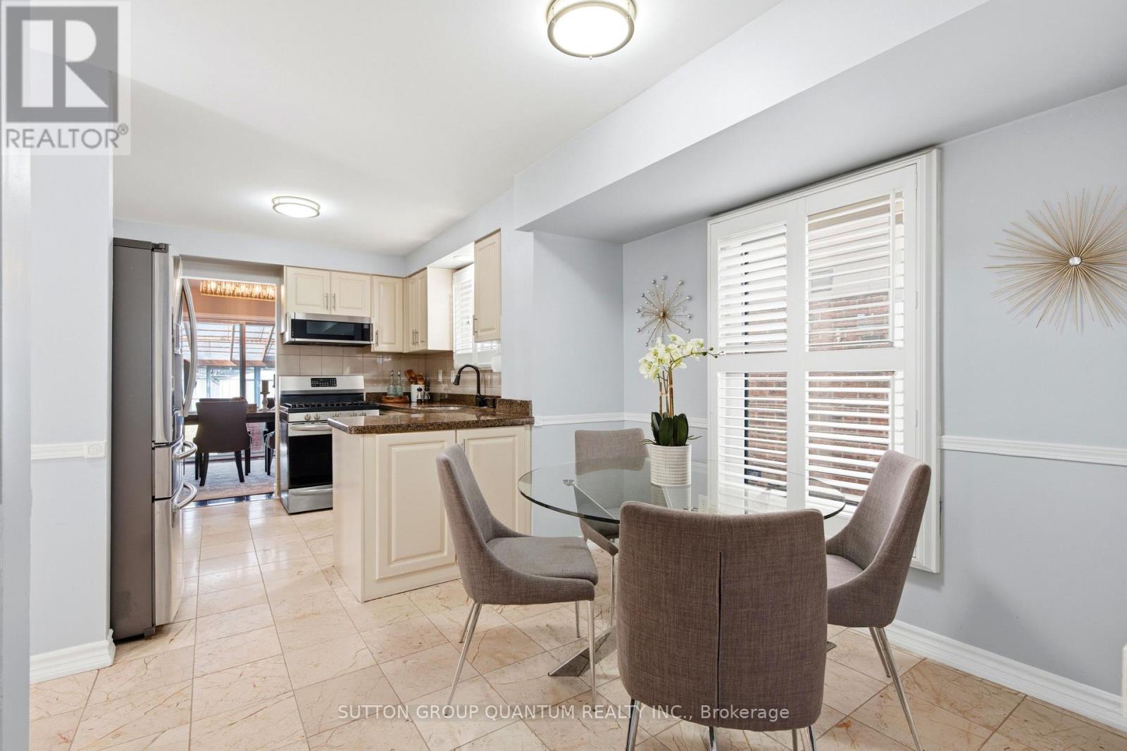 3403 Chartrand Crescent, Mississauga (Erin Mills), Ontario  L5L 4C6 - Photo 6 - W13087594