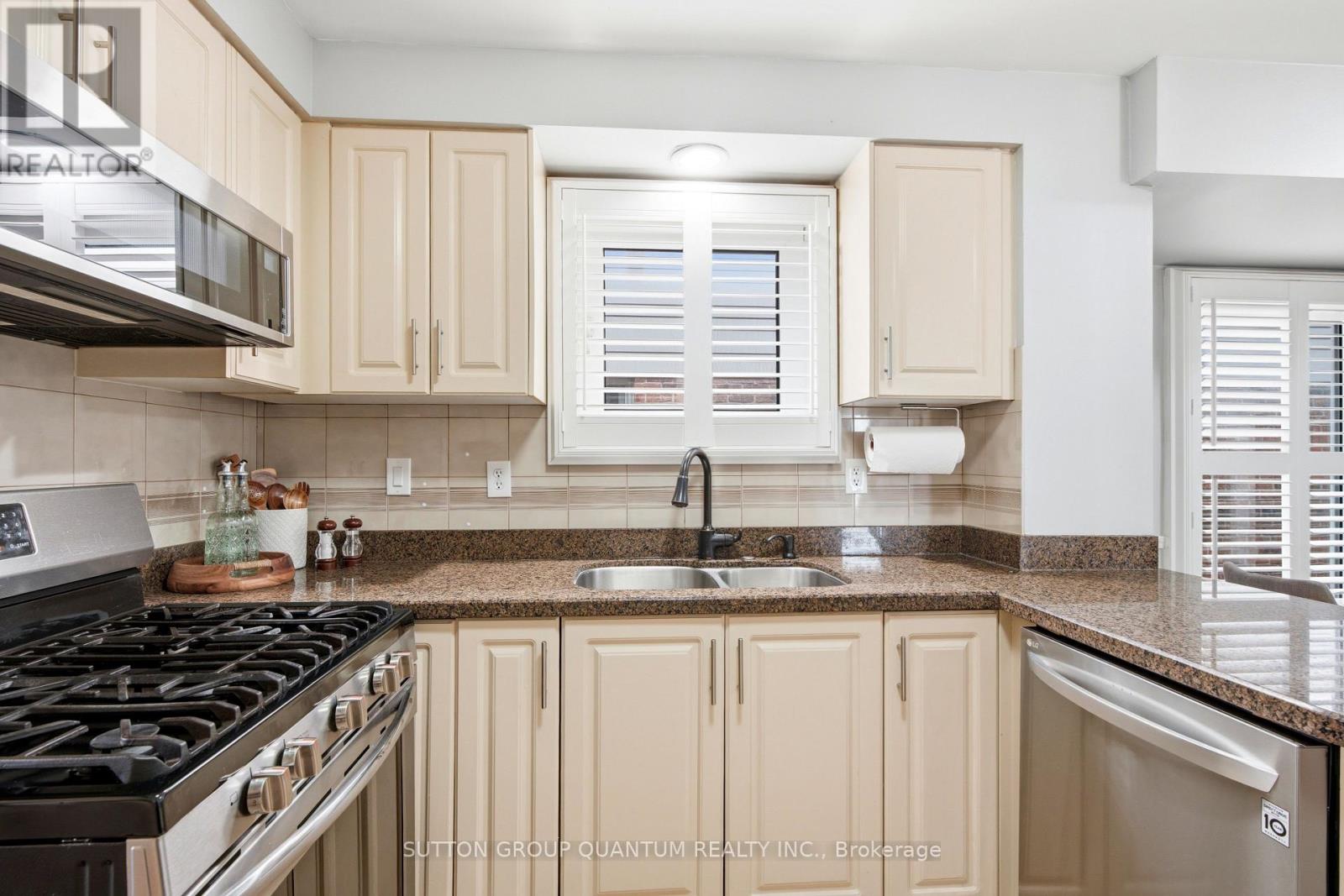 3403 Chartrand Crescent, Mississauga (Erin Mills), Ontario  L5L 4C6 - Photo 8 - W13087594