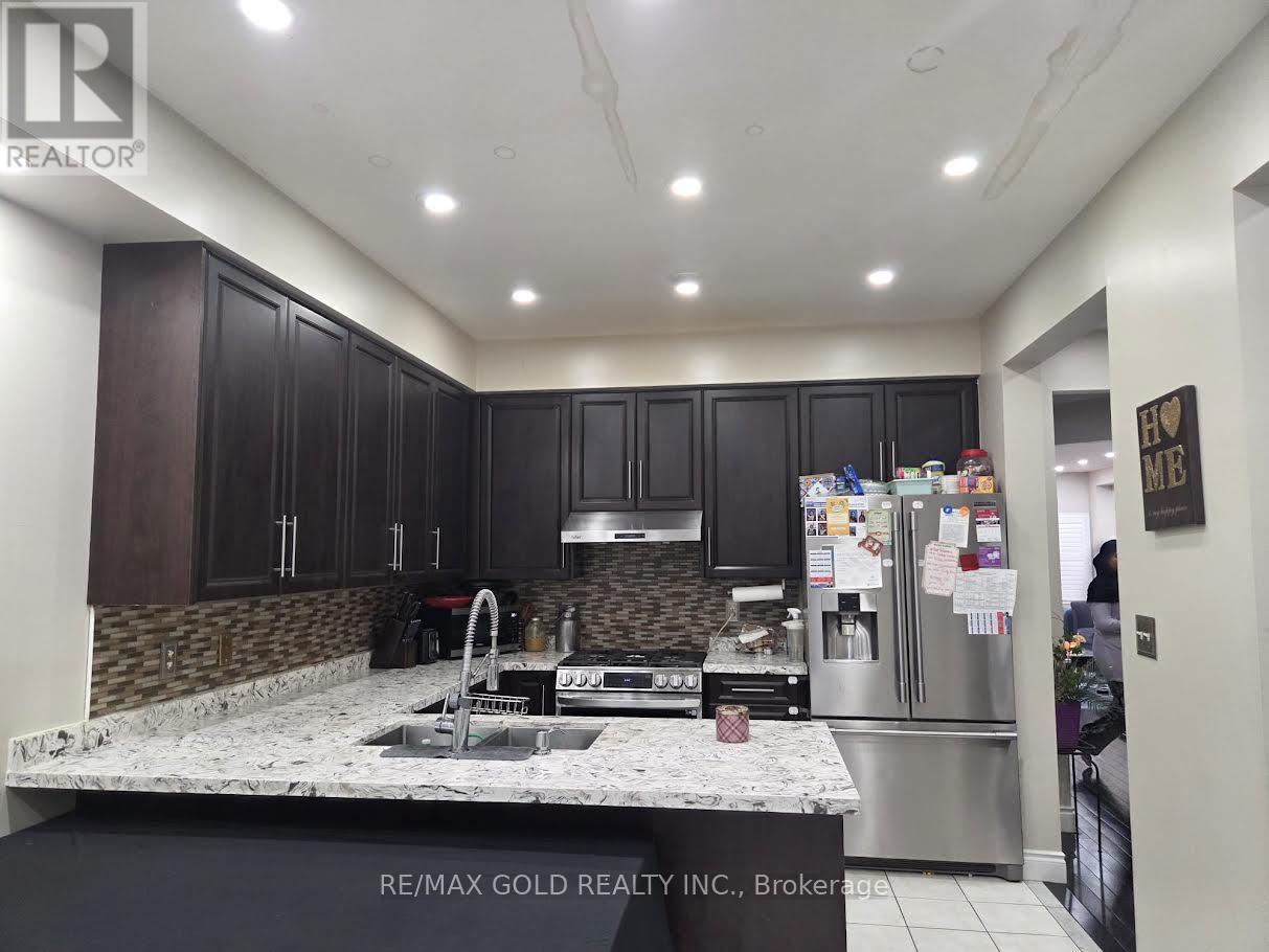 69 Personna Circle, Brampton (Credit Valley), Ontario  L6X 0S9 - Photo 11 - W13087612