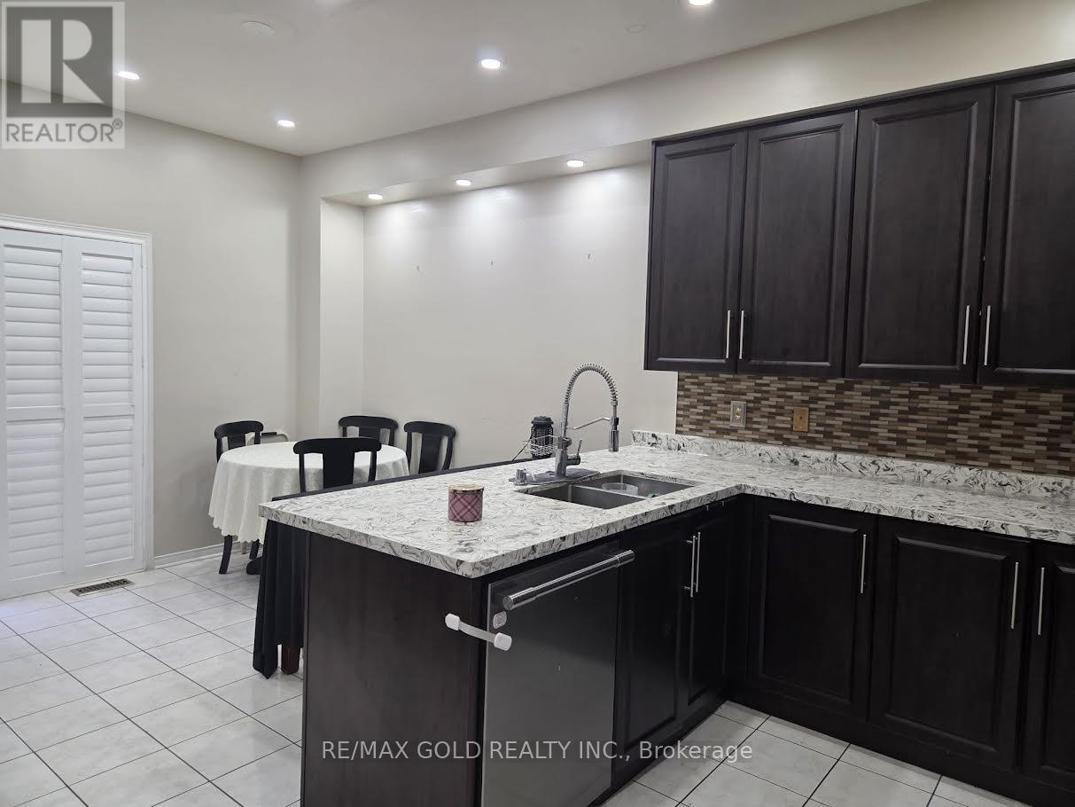69 Personna Circle, Brampton (Credit Valley), Ontario  L6X 0S9 - Photo 14 - W13087612