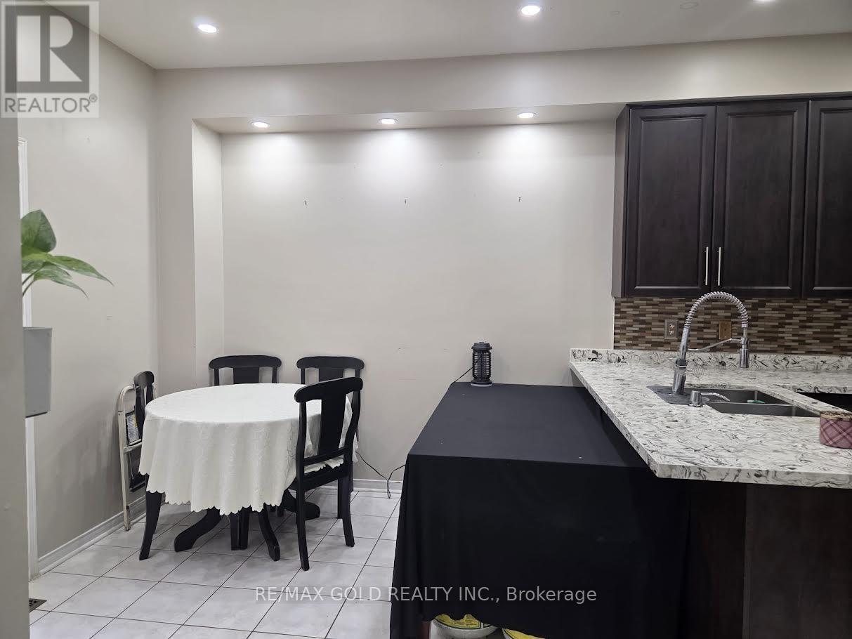 69 Personna Circle, Brampton (Credit Valley), Ontario  L6X 0S9 - Photo 18 - W13087612