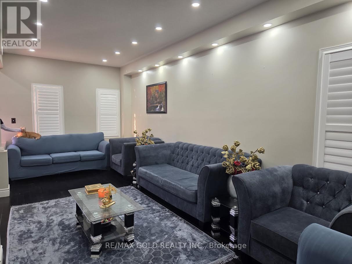 69 Personna Circle, Brampton (Credit Valley), Ontario  L6X 0S9 - Photo 5 - W13087612