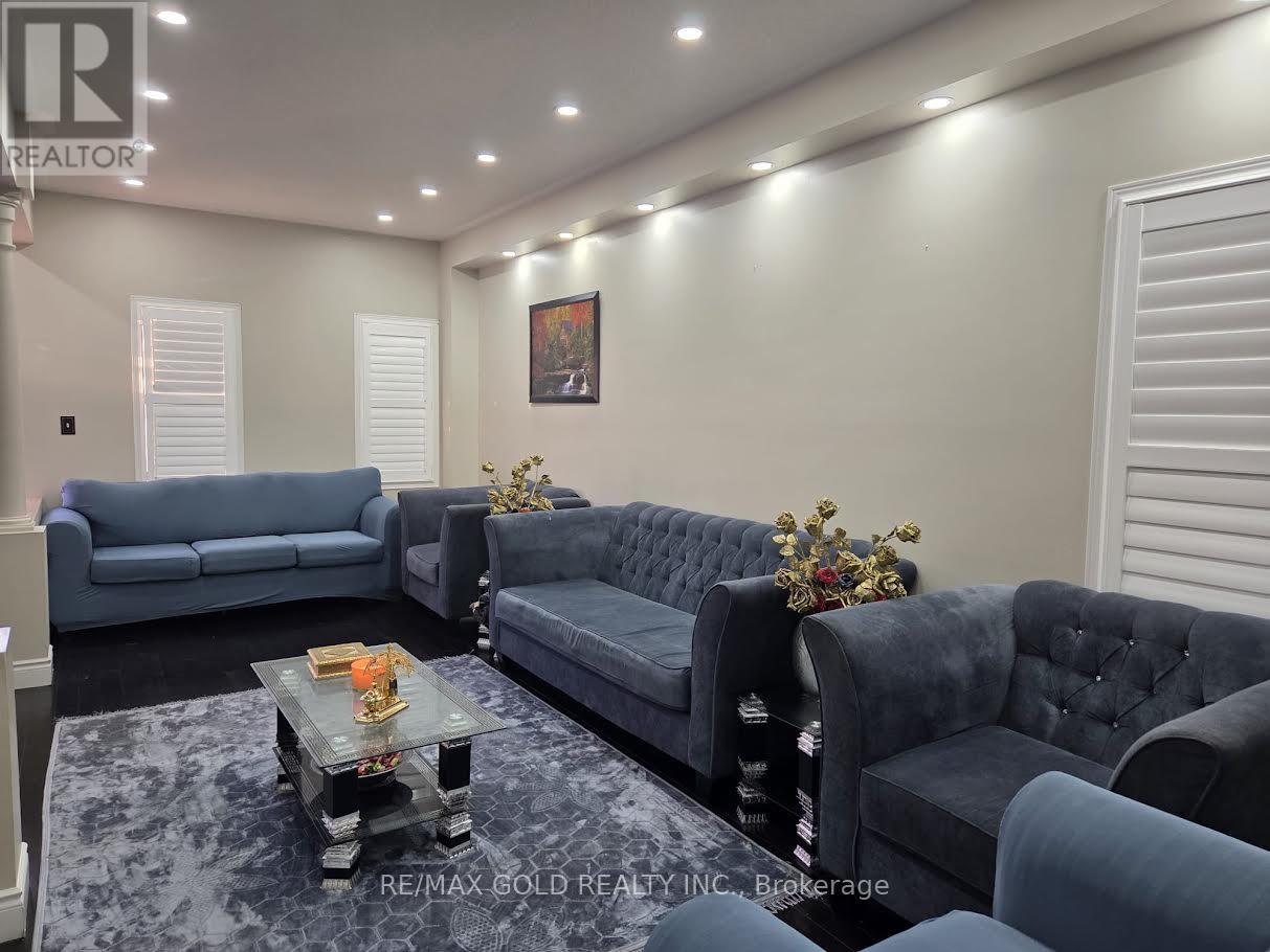69 Personna Circle, Brampton (Credit Valley), Ontario  L6X 0S9 - Photo 6 - W13087612