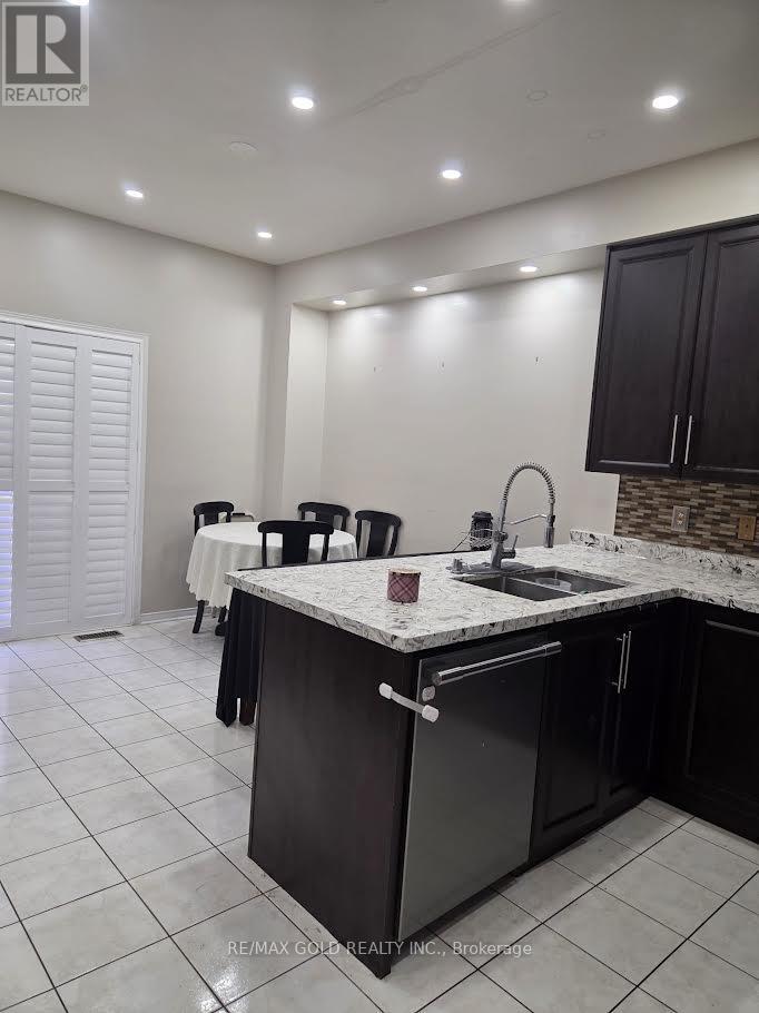 69 Personna Circle, Brampton (Credit Valley), Ontario  L6X 0S9 - Photo 9 - W13087612