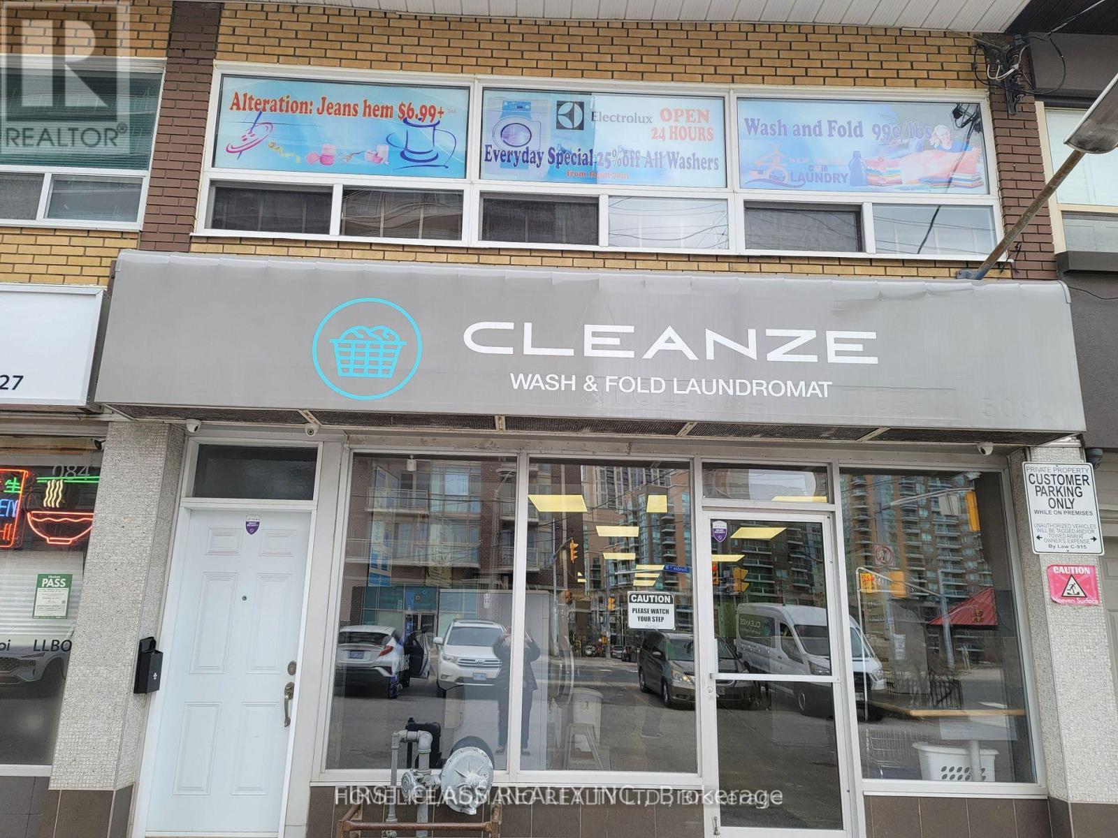 5082 DUNDAS STREET W, Toronto, Ontario