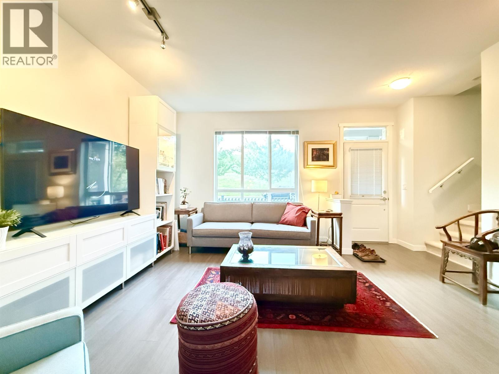 18 3500 Burke Village Promenade, Vancouver, British Columbia  V3E 0N2 - Photo 4 - R3119261