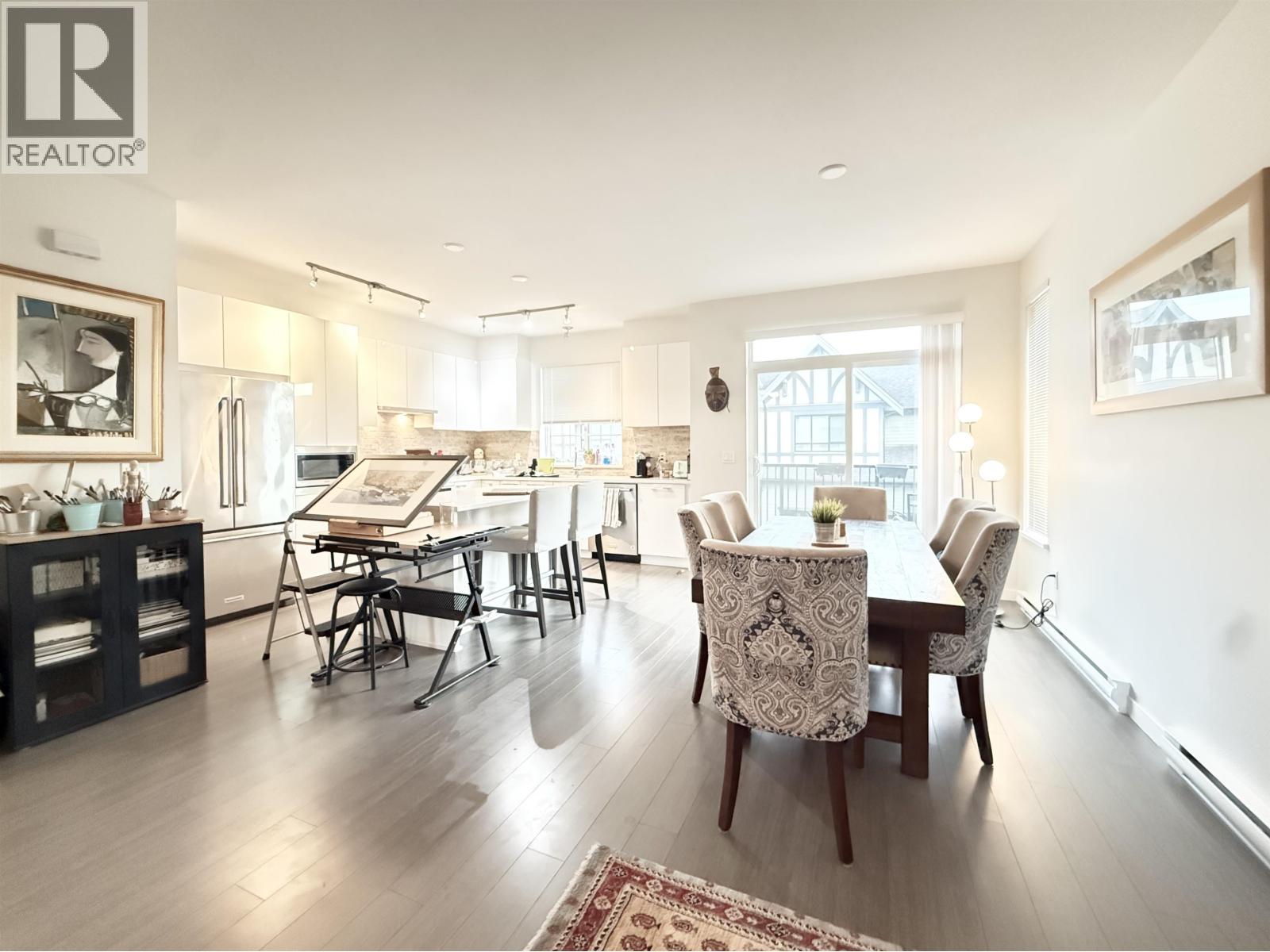 18 3500 Burke Village Promenade, Vancouver, British Columbia  V3E 0N2 - Photo 6 - R3119261