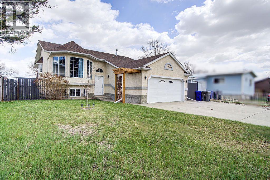 4922 5 Street W, Claresholm, Alberta  T0L 0T0 - Photo 4 - A2303628