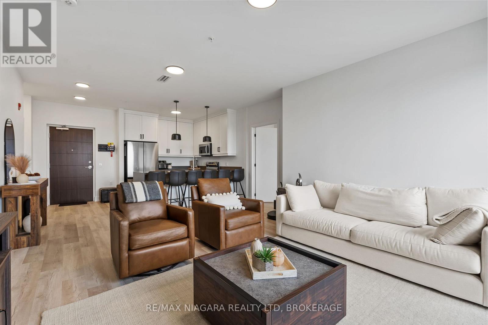 202 - 300b Fourth Avenue, St. Catharines, Ontario  L2S 0E6 - Photo 4 - X13045448