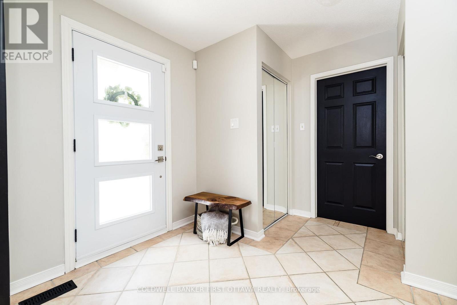 82 Beechfern Drive, Ottawa, Ontario  K2S 1E3 - Photo 4 - X13087650