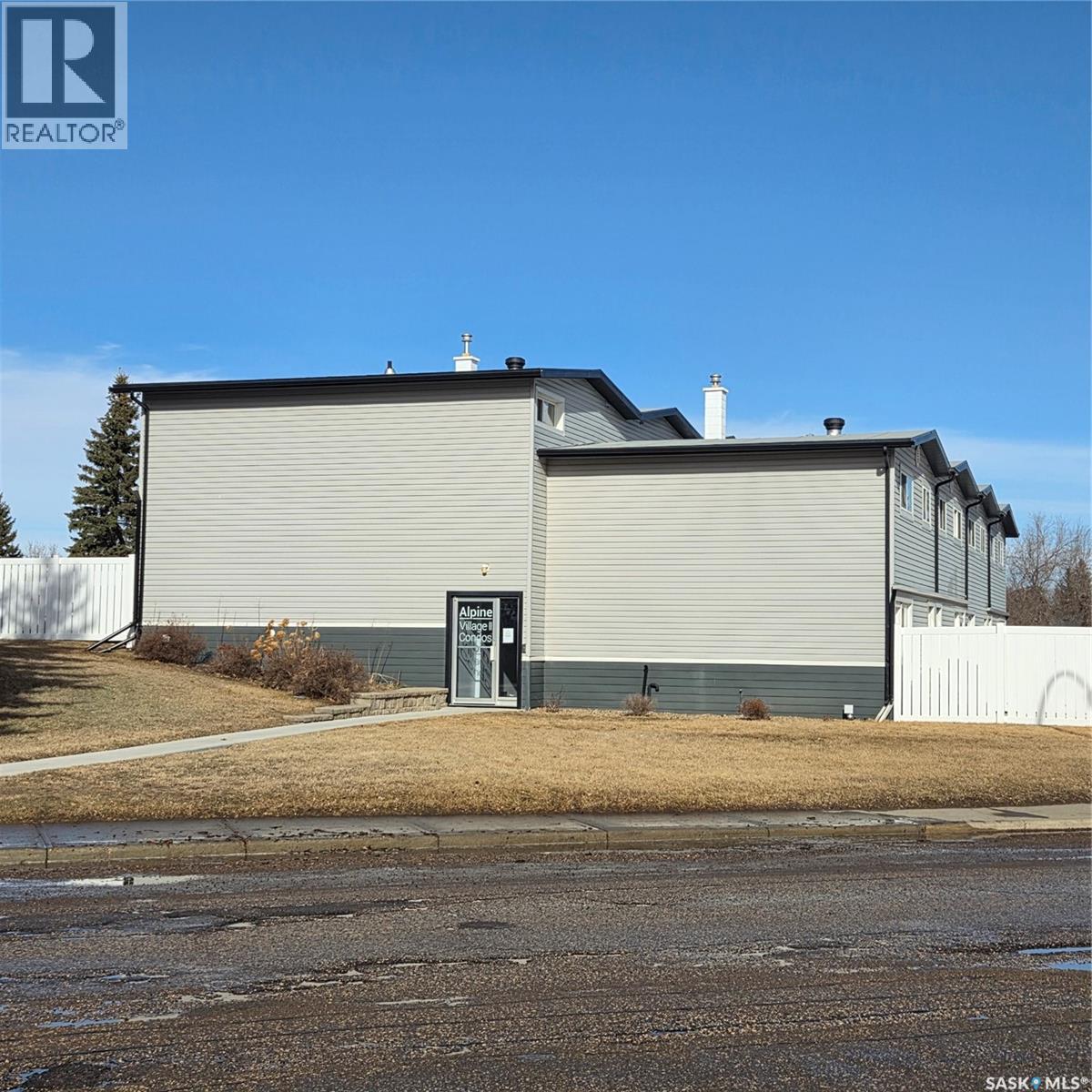 17 1292 Gordon Road, Moose Jaw, Saskatchewan  S6H 3E5 - Photo 1 - SK034254