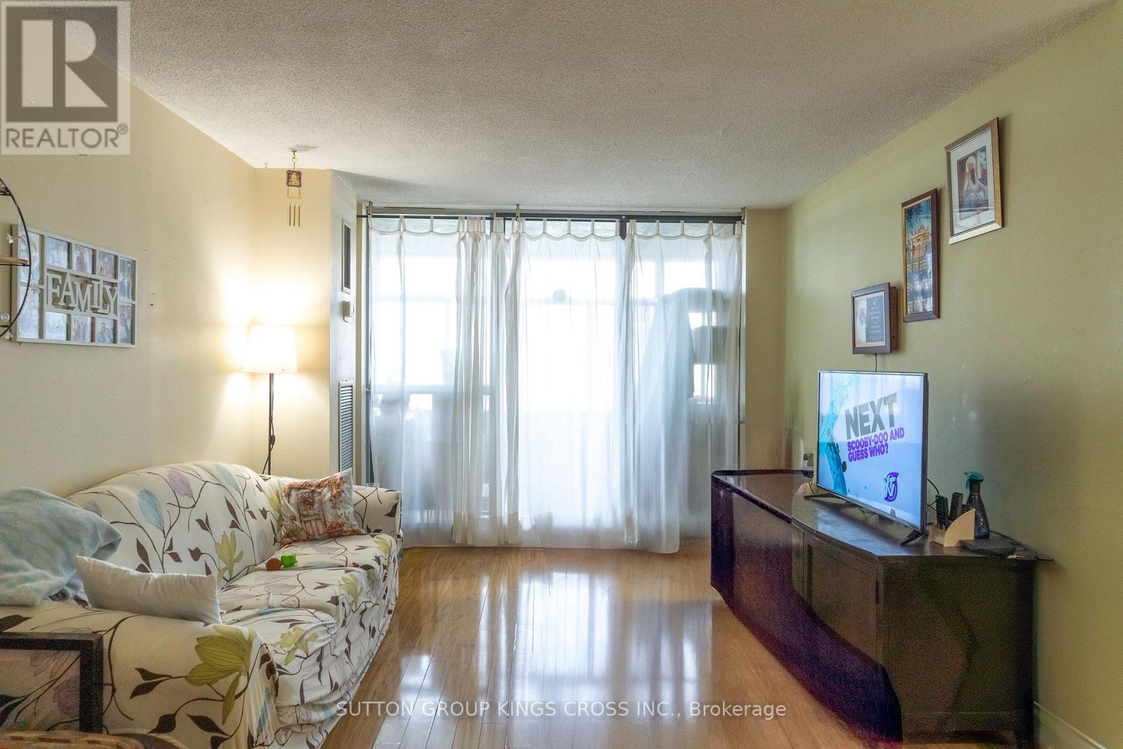 1007 - 25 Kensington Road, Brampton, Ontario  L6T 3W8 - Photo 3 - W13072712