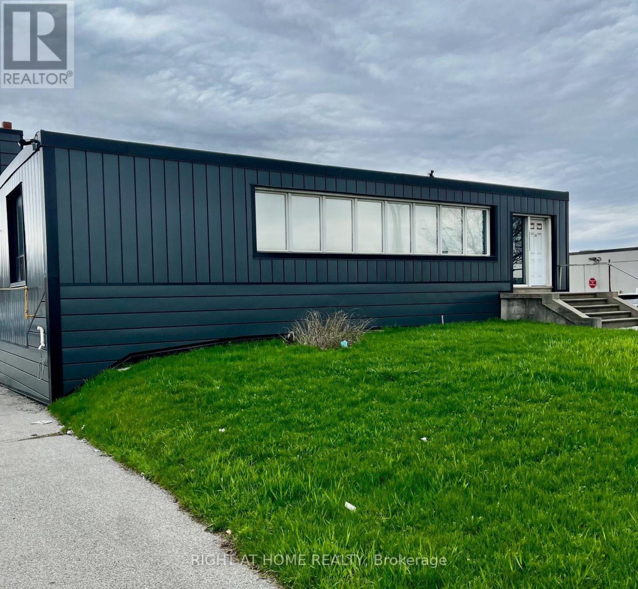 1 - 55 TORBARRIE ROAD, Toronto, Ontario